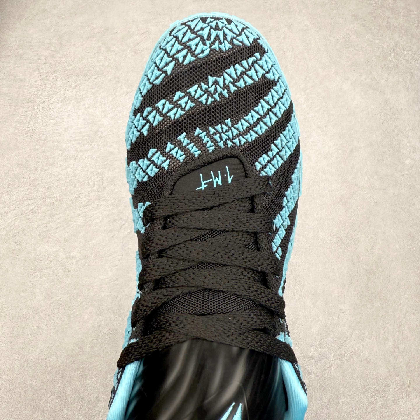 图片[4]-NK JA3 EP 莫兰特三代低帮篮球鞋 以鲜艳明亮的色调脱颖而出。鞋舌上醒目地展示着 “ JA ” 标志，而后跟上的 “ 12 ：AM ” 则以独特的设计呈现。鞋头和鞋舌采用透气运动网布制成，确保舒适耐用。在第一款鞋型的基础上进行了重大升级，采用更为挺拔的鞋口设计，为脚踝带来更佳的包裹与支撑感。侧面独特波纹纹理细节，打破了单调，赋予鞋子灵动与活力的视觉体验。中底部分巧妙借鉴了科比 5 的经典元素，融入斑点细节，增强了整体美学吸引力。实拍调校N版已经零色差零失真 百分百还原实物色彩所见即所得 不存在货不对板色差等低级问题 选购参考实物拍摄 不混卖不参货 只用心做好货严格选品 承诺混一赔十 尺码：40 40.5 41 42 42.5 43 44 44.5 45 46-选品中心