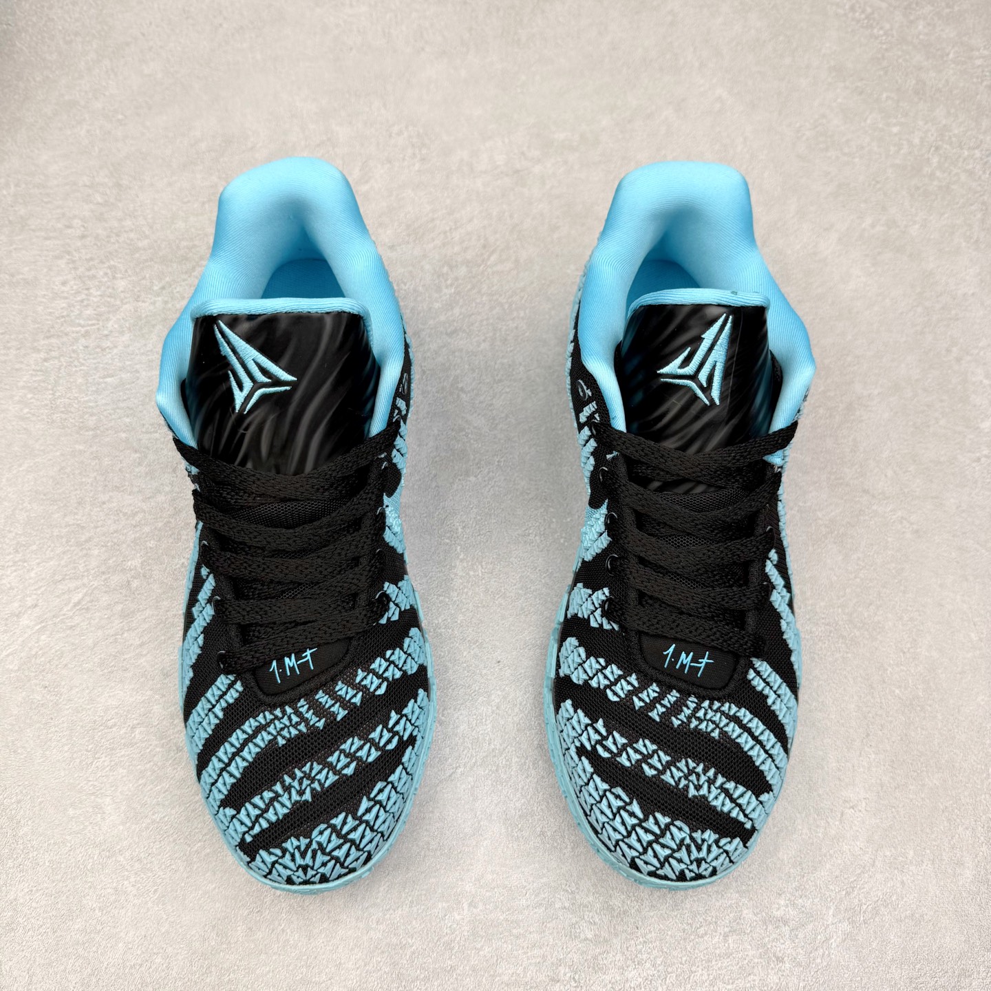 图片[2]-NK JA3 EP 莫兰特三代低帮篮球鞋 以鲜艳明亮的色调脱颖而出。鞋舌上醒目地展示着 “ JA ” 标志，而后跟上的 “ 12 ：AM ” 则以独特的设计呈现。鞋头和鞋舌采用透气运动网布制成，确保舒适耐用。在第一款鞋型的基础上进行了重大升级，采用更为挺拔的鞋口设计，为脚踝带来更佳的包裹与支撑感。侧面独特波纹纹理细节，打破了单调，赋予鞋子灵动与活力的视觉体验。中底部分巧妙借鉴了科比 5 的经典元素，融入斑点细节，增强了整体美学吸引力。实拍调校N版已经零色差零失真 百分百还原实物色彩所见即所得 不存在货不对板色差等低级问题 选购参考实物拍摄 不混卖不参货 只用心做好货严格选品 承诺混一赔十 尺码：40 40.5 41 42 42.5 43 44 44.5 45 46-选品中心