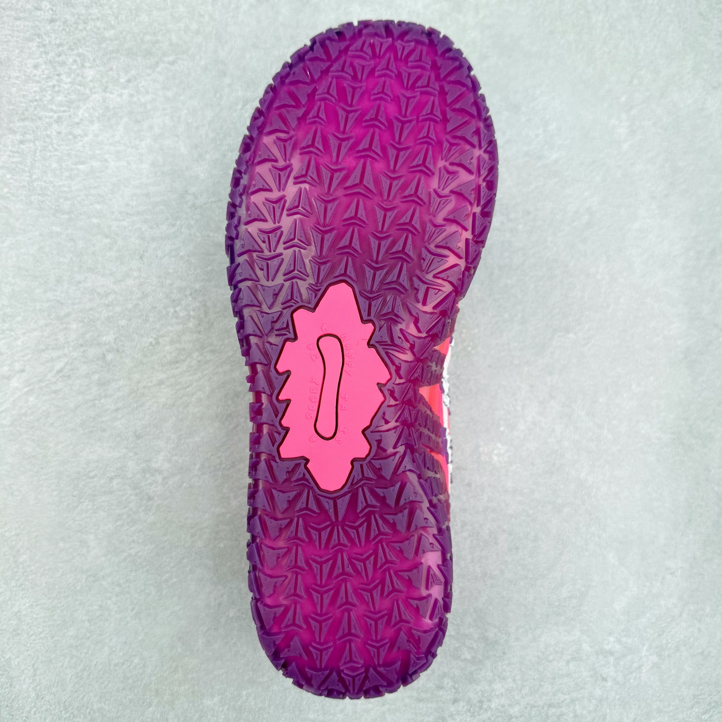 图片[9]-NK JA3 EP 莫兰特三代低帮篮球鞋 以鲜艳明亮的色调脱颖而出。鞋舌上醒目地展示着 “ JA ” 标志，而后跟上的 “ 12 ：AM ” 则以独特的设计呈现。鞋头和鞋舌采用透气运动网布制成，确保舒适耐用。在第一款鞋型的基础上进行了重大升级，采用更为挺拔的鞋口设计，为脚踝带来更佳的包裹与支撑感。侧面独特波纹纹理细节，打破了单调，赋予鞋子灵动与活力的视觉体验。中底部分巧妙借鉴了科比 5 的经典元素，融入斑点细节，增强了整体美学吸引力。实拍调校N版已经零色差零失真 百分百还原实物色彩所见即所得 不存在货不对板色差等低级问题 选购参考实物拍摄 不混卖不参货 只用心做好货严格选品 承诺混一赔十 尺码：40 40.5 41 42 42.5 43 44 44.5 45 46-选品中心