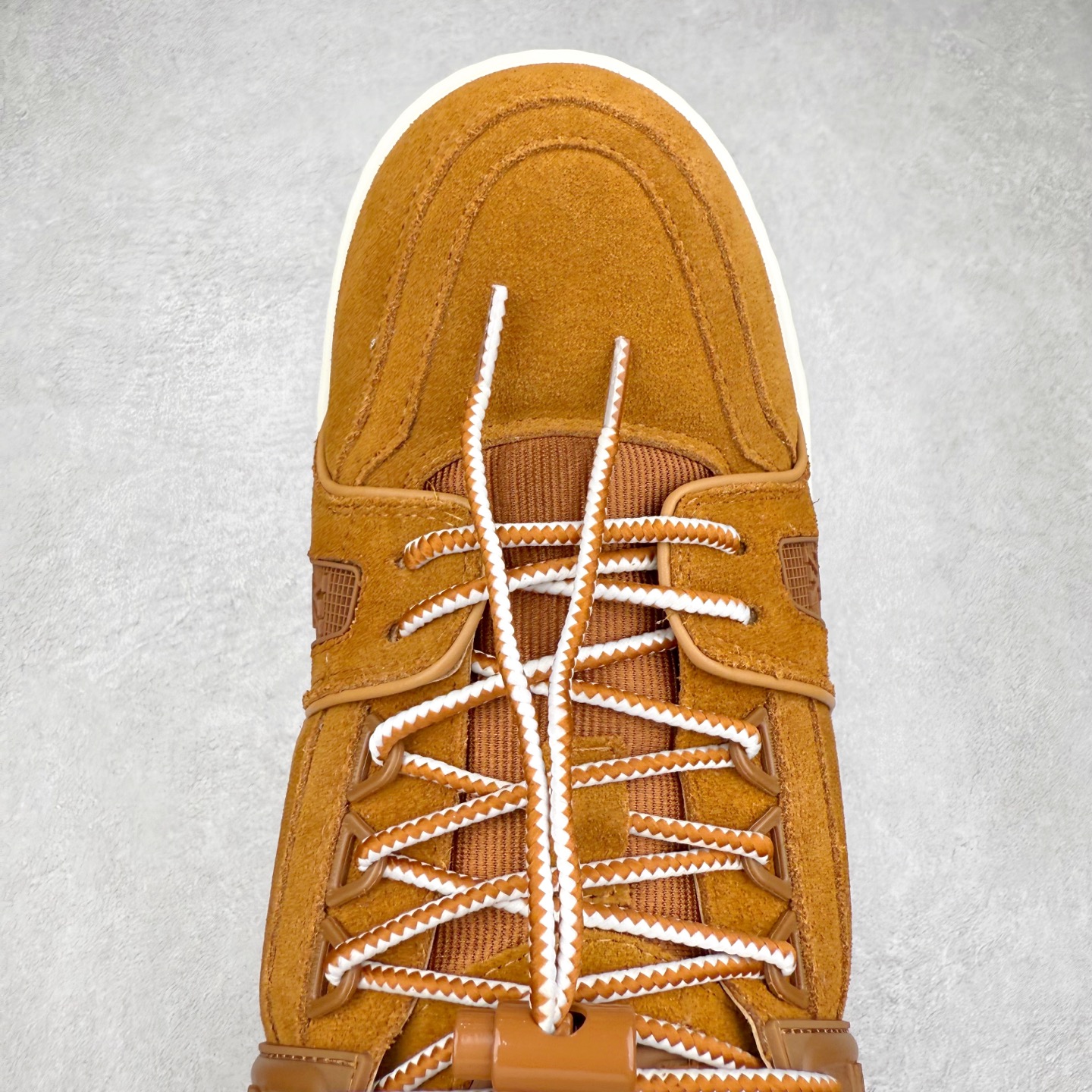 图片[4]-lv Trainer Maxi 小胖丁系列面包鞋 驴牌23S时尚走秀款 原版购入开发历时半年开发打造 原版完美楦型 多次调试 达到还原99% 鞋面独家订制细柔小牛皮 厚实织物鞋带 独家私模超轻TPU大底 原配扣子串珠 正确原装黄色鞋盒 正确中底印花 鞋面印花3D高频深度立体 全鞋电脑针车 紧密相连 针距密度一致 皮面裁剪部位 统一油边封口工艺 备受瞩目火热面包鞋再次拉满流量 各地网红上脚 立体饱满的彩色面包鞋身 超大版型重新诠释了 Virgil Abloh大热lv运动时装鞋 完美增高5CM Size 36 37 38 39 40 41 42 43 44 45-选品中心