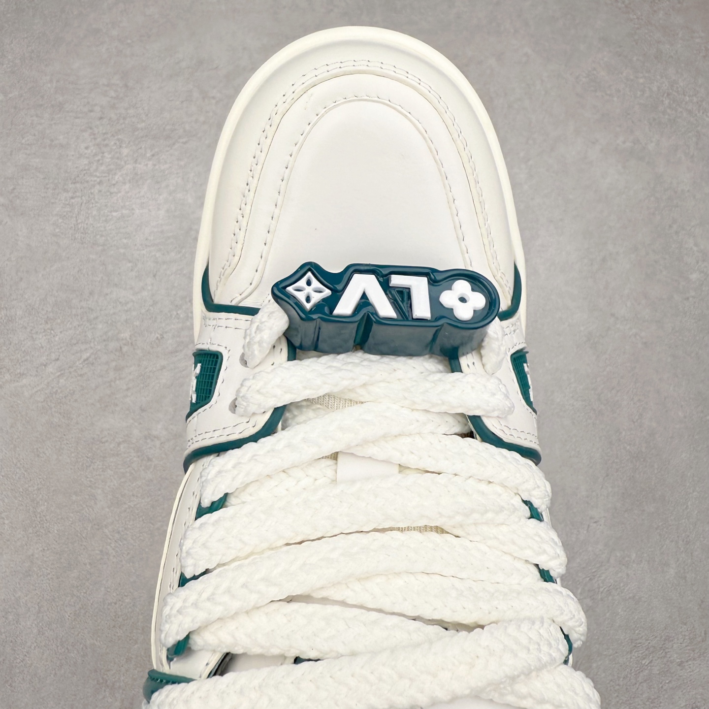 图片[4]-lv Trainer Maxi 小胖丁系列面包鞋 驴牌23S时尚走秀款 原版购入开发历时半年开发打造 原版完美楦型 多次调试 达到还原99% 鞋面独家订制细柔小牛皮 厚实织物鞋带 独家私模超轻TPU大底 原配扣子串珠 正确原装黄色鞋盒 正确中底印花 鞋面印花3D高频深度立体 全鞋电脑针车 紧密相连 针距密度一致 皮面裁剪部位 统一油边封口工艺 备受瞩目火热面包鞋再次拉满流量 各地网红上脚 立体饱满的彩色面包鞋身 超大版型重新诠释了 Virgil Abloh大热lv运动时装鞋 完美增高5CM Size 36 37 38 39 40 41 42 43 44 45-选品中心