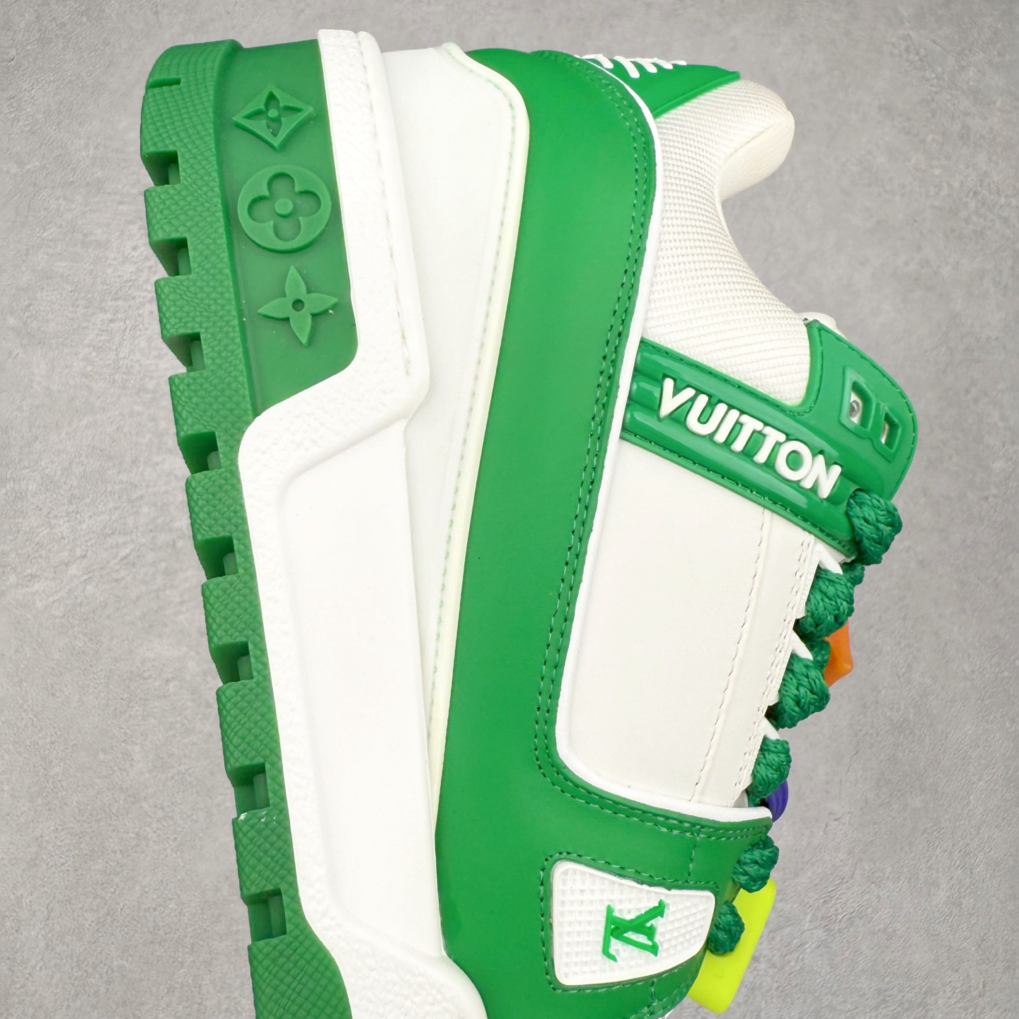 图片[6]-lv Trainer Maxi 小胖丁系列面包鞋 驴牌23S时尚走秀款 原版购入开发历时半年开发打造 原版完美楦型 多次调试 达到还原99% 鞋面独家订制细柔小牛皮 厚实织物鞋带 独家私模超轻TPU大底 原配扣子串珠 正确原装黄色鞋盒 正确中底印花 鞋面印花3D高频深度立体 全鞋电脑针车 紧密相连 针距密度一致 皮面裁剪部位 统一油边封口工艺 备受瞩目火热面包鞋再次拉满流量 各地网红上脚 立体饱满的彩色面包鞋身 超大版型重新诠释了 Virgil Abloh大热lv运动时装鞋 完美增高5CM Size 36 37 38 39 40 41 42 43 44 45-选品中心