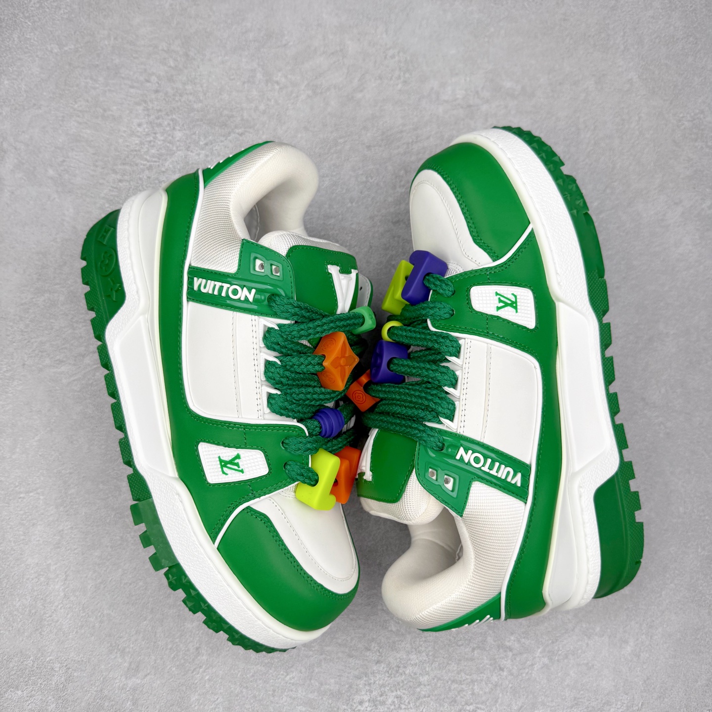 图片[3]-lv Trainer Maxi 小胖丁系列面包鞋 驴牌23S时尚走秀款 原版购入开发历时半年开发打造 原版完美楦型 多次调试 达到还原99% 鞋面独家订制细柔小牛皮 厚实织物鞋带 独家私模超轻TPU大底 原配扣子串珠 正确原装黄色鞋盒 正确中底印花 鞋面印花3D高频深度立体 全鞋电脑针车 紧密相连 针距密度一致 皮面裁剪部位 统一油边封口工艺 备受瞩目火热面包鞋再次拉满流量 各地网红上脚 立体饱满的彩色面包鞋身 超大版型重新诠释了 Virgil Abloh大热lv运动时装鞋 完美增高5CM Size 36 37 38 39 40 41 42 43 44 45-选品中心