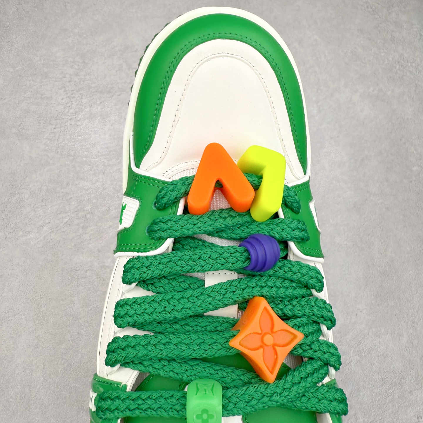 图片[4]-lv Trainer Maxi 小胖丁系列面包鞋 驴牌23S时尚走秀款 原版购入开发历时半年开发打造 原版完美楦型 多次调试 达到还原99% 鞋面独家订制细柔小牛皮 厚实织物鞋带 独家私模超轻TPU大底 原配扣子串珠 正确原装黄色鞋盒 正确中底印花 鞋面印花3D高频深度立体 全鞋电脑针车 紧密相连 针距密度一致 皮面裁剪部位 统一油边封口工艺 备受瞩目火热面包鞋再次拉满流量 各地网红上脚 立体饱满的彩色面包鞋身 超大版型重新诠释了 Virgil Abloh大热lv运动时装鞋 完美增高5CM Size 36 37 38 39 40 41 42 43 44 45-选品中心