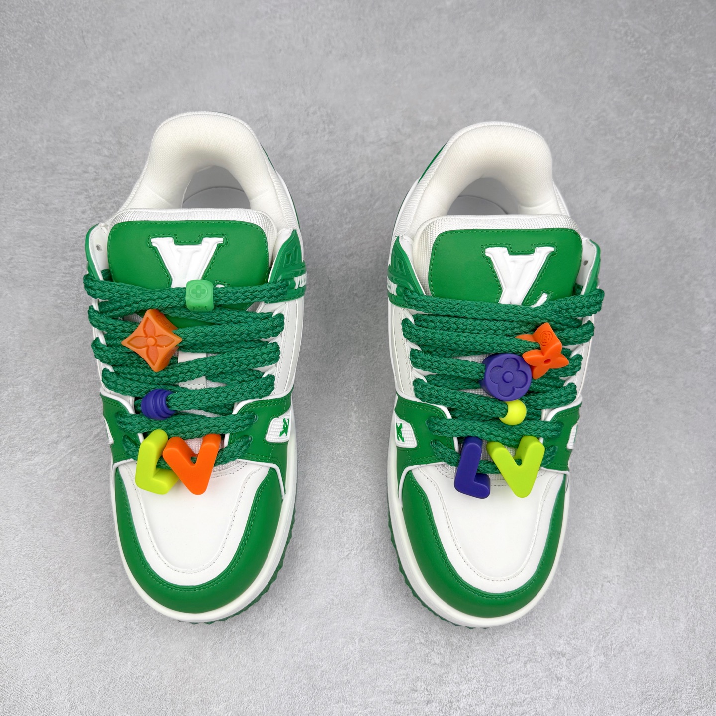 图片[2]-lv Trainer Maxi 小胖丁系列面包鞋 驴牌23S时尚走秀款 原版购入开发历时半年开发打造 原版完美楦型 多次调试 达到还原99% 鞋面独家订制细柔小牛皮 厚实织物鞋带 独家私模超轻TPU大底 原配扣子串珠 正确原装黄色鞋盒 正确中底印花 鞋面印花3D高频深度立体 全鞋电脑针车 紧密相连 针距密度一致 皮面裁剪部位 统一油边封口工艺 备受瞩目火热面包鞋再次拉满流量 各地网红上脚 立体饱满的彩色面包鞋身 超大版型重新诠释了 Virgil Abloh大热lv运动时装鞋 完美增高5CM Size 36 37 38 39 40 41 42 43 44 45-选品中心