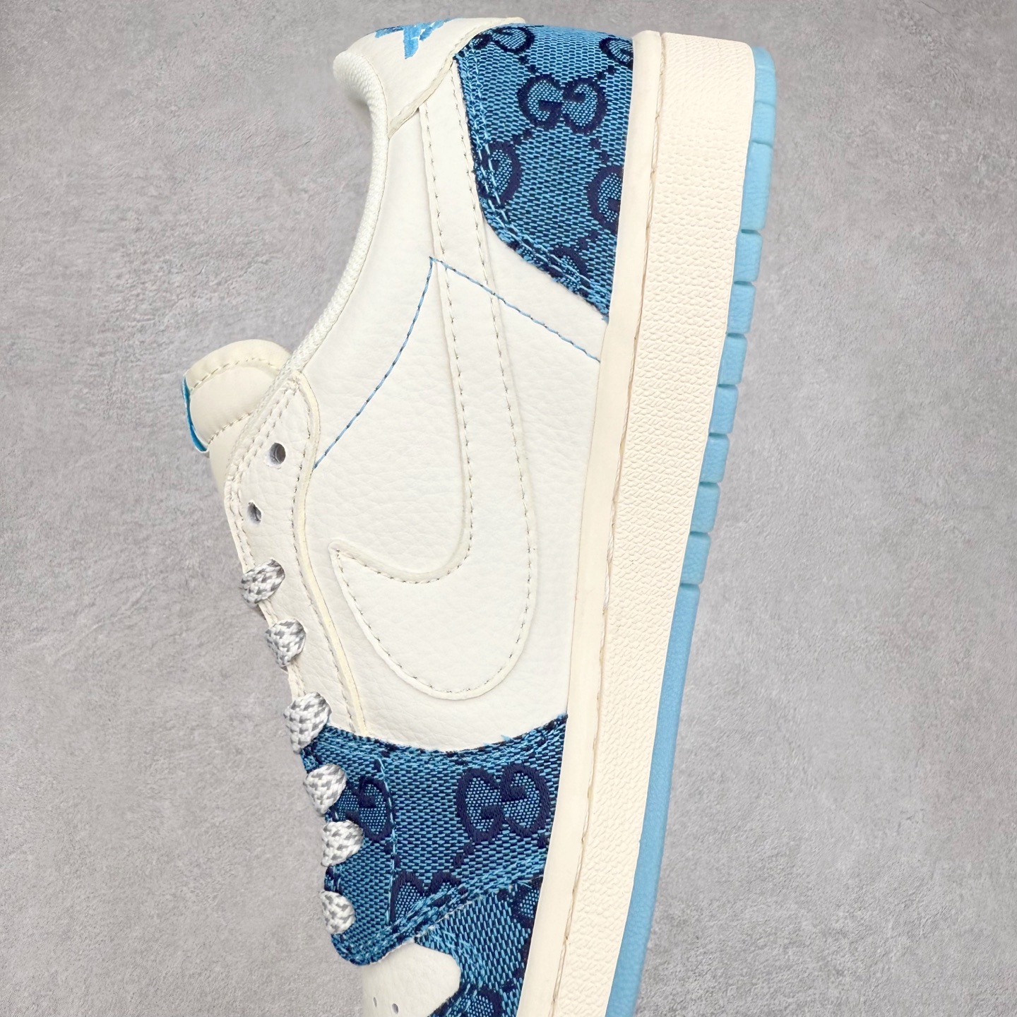 图片[7]-TS x Air Jordan AJ1 Low 倒钩低帮联名定制配色 XZ1658-001 原厂内置气垫魔块 A模大底 头层小牛皮 鞋舌AJ原厂专用牛津布+AJ专用反口珍珠布+原厂无杂质高弹内里海棉+特殊封边弹力鞋带 实拍调校N版已经零色差零失真 百分百还原实物色彩所见即所得 不存在货不对板色差等低级问题 选购参考实物拍摄 不混卖不参货 只用心做好货严格选品 承诺混一赔十 尺码：36 36.5 37.5 38 38.5 39 40 40.5 41 42 42.5 43 44 44.5 45-选品中心