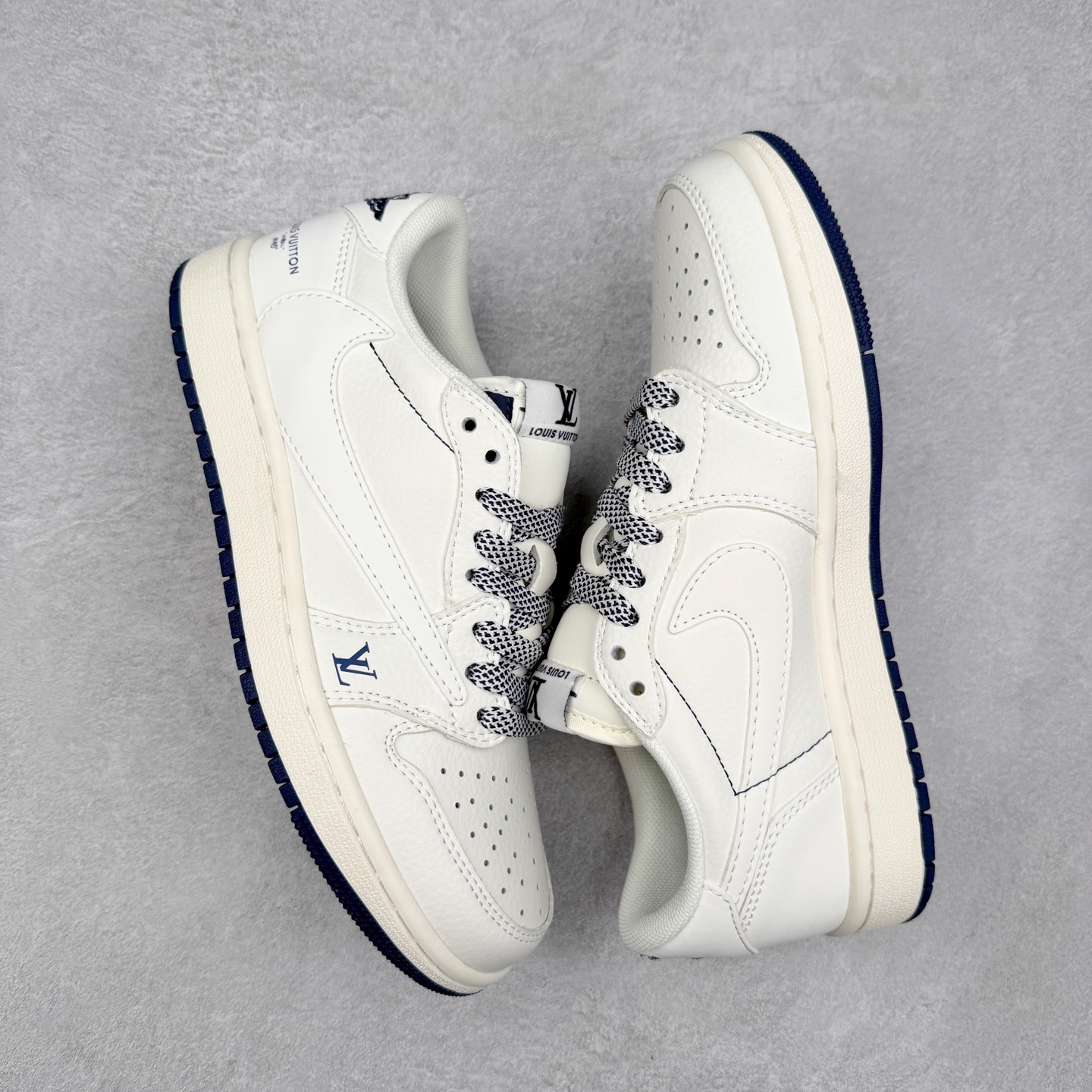 图片[3]-TS x Air Jordan AJ1 Low 倒钩低帮联名定制配色 XZ1268-003 原厂内置气垫魔块 A模大底 头层小牛皮 鞋舌AJ原厂专用牛津布+AJ专用反口珍珠布+原厂无杂质高弹内里海棉+特殊封边弹力鞋带 实拍调校N版已经零色差零失真 百分百还原实物色彩所见即所得 不存在货不对板色差等低级问题 选购参考实物拍摄 不混卖不参货 只用心做好货严格选品 承诺混一赔十 尺码：36 36.5 37.5 38 38.5 39 40 40.5 41 42 42.5 43 44 44.5 45-选品中心