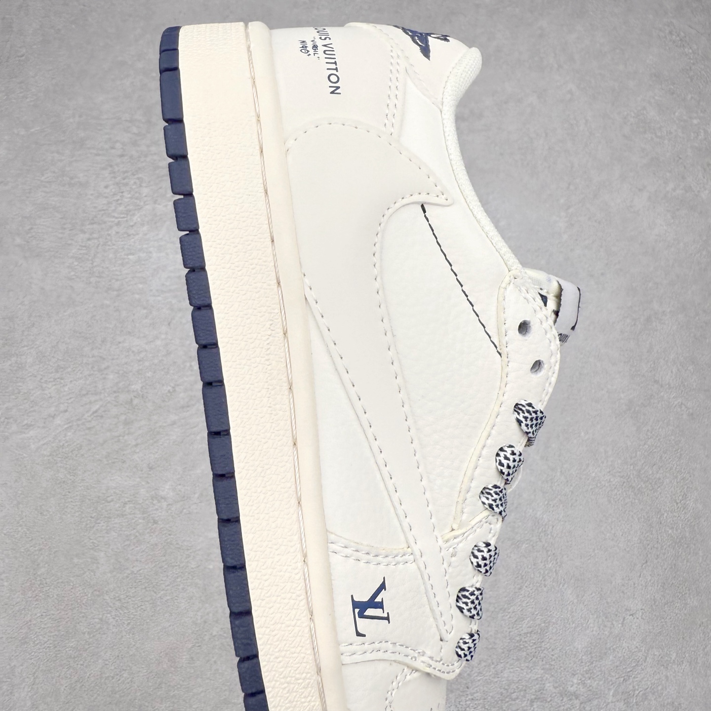 图片[6]-TS x Air Jordan AJ1 Low 倒钩低帮联名定制配色 XZ1268-003 原厂内置气垫魔块 A模大底 头层小牛皮 鞋舌AJ原厂专用牛津布+AJ专用反口珍珠布+原厂无杂质高弹内里海棉+特殊封边弹力鞋带 实拍调校N版已经零色差零失真 百分百还原实物色彩所见即所得 不存在货不对板色差等低级问题 选购参考实物拍摄 不混卖不参货 只用心做好货严格选品 承诺混一赔十 尺码：36 36.5 37.5 38 38.5 39 40 40.5 41 42 42.5 43 44 44.5 45-选品中心