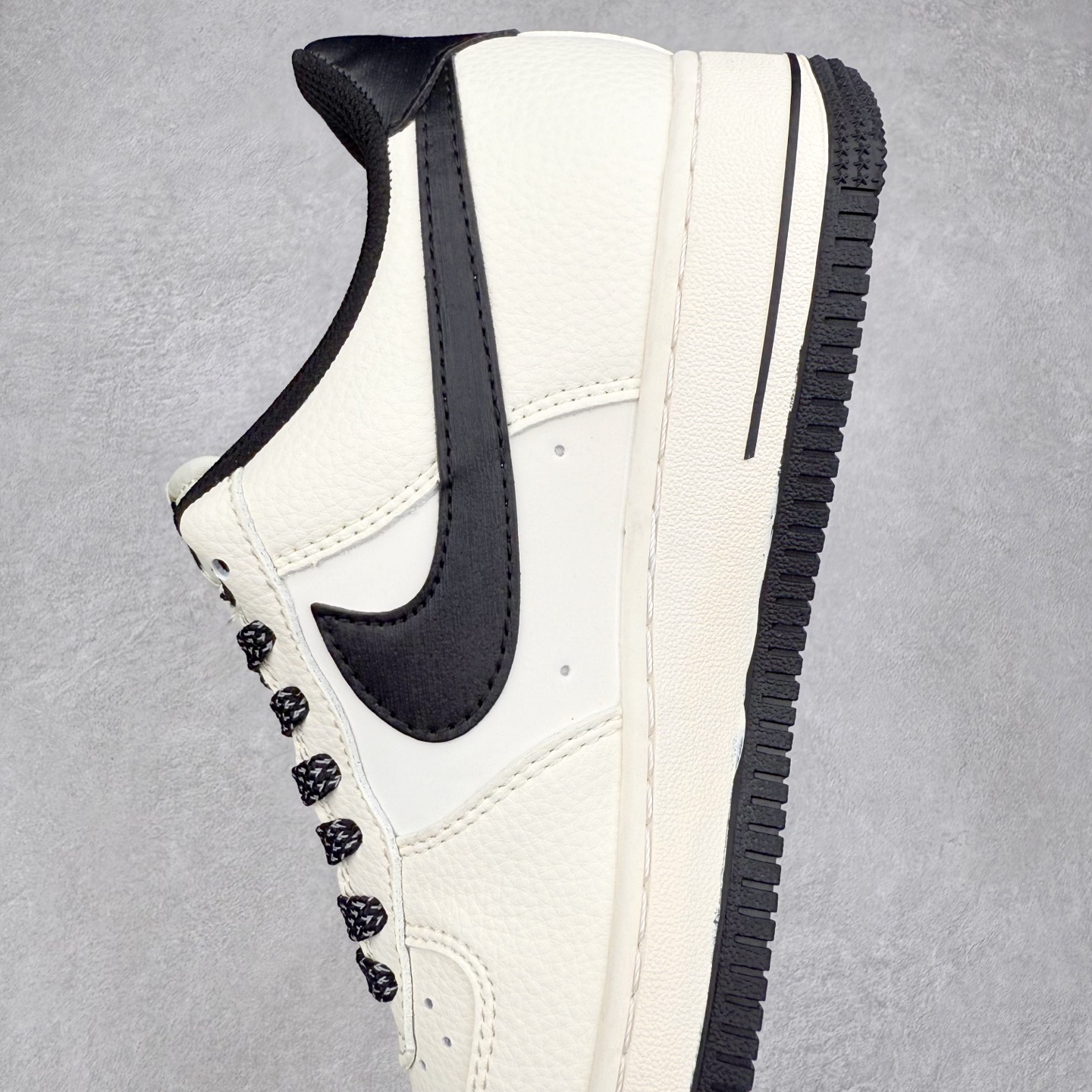 图片[7]-NK Air Force 1´07 Low 空军一号低帮百搭休闲运动板鞋 SM6668-105 柔软、弹性十足的缓震性能和出色的中底设计 横跨复古与现代的外型结合 造就出风靡全球 三十多年的Force 1 直到今天还深受青睐 实拍调校N版已经零色差零失真 百分百还原实物色彩所见即所得 不存在货不对板色差等低级问题 选购参考实物拍摄 不混卖不参货 只用心做好货严格选品 承诺混一赔十 尺码：36 36.5 37.5 38 38.5 39 40 40.5 41 42 42.5 43 44 44.5 45-选品中心