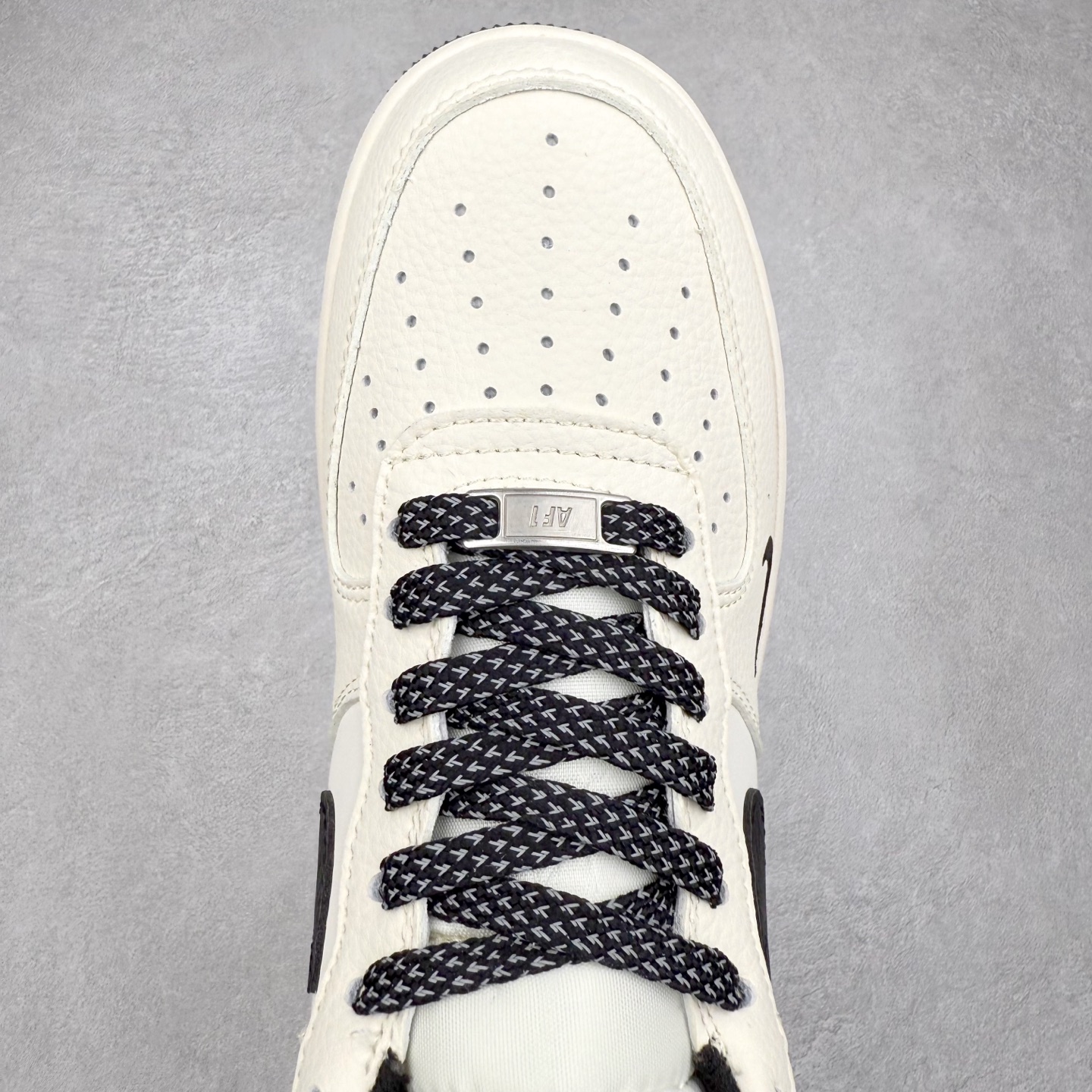 图片[4]-NK Air Force 1´07 Low 空军一号低帮百搭休闲运动板鞋 SM6668-105 柔软、弹性十足的缓震性能和出色的中底设计 横跨复古与现代的外型结合 造就出风靡全球 三十多年的Force 1 直到今天还深受青睐 实拍调校N版已经零色差零失真 百分百还原实物色彩所见即所得 不存在货不对板色差等低级问题 选购参考实物拍摄 不混卖不参货 只用心做好货严格选品 承诺混一赔十 尺码：36 36.5 37.5 38 38.5 39 40 40.5 41 42 42.5 43 44 44.5 45-选品中心