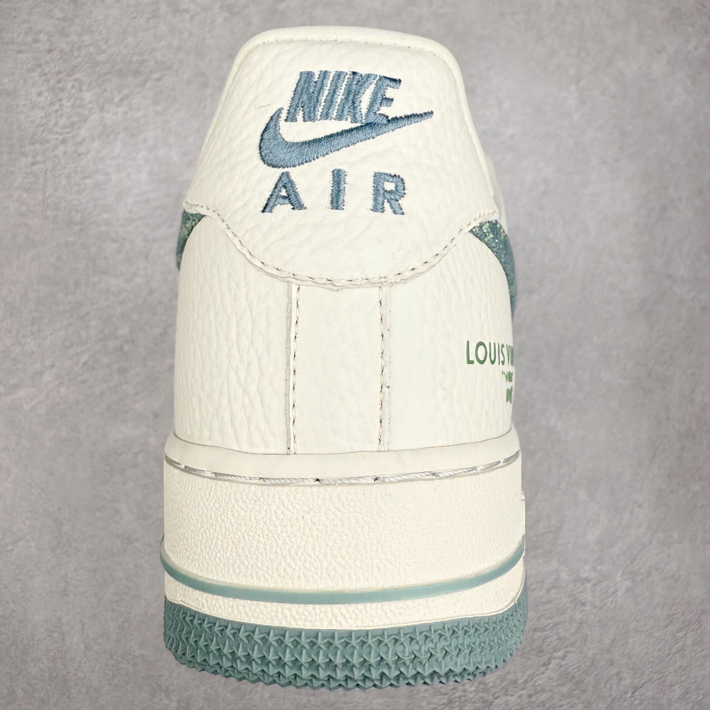 图片[8]-NK Air Force 1´07 Low 空军一号低帮百搭休闲运动板鞋 SC0601-554 柔软、弹性十足的缓震性能和出色的中底设计 横跨复古与现代的外型结合 造就出风靡全球 三十多年的Force 1 直到今天还深受青睐 实拍调校N版已经零色差零失真 百分百还原实物色彩所见即所得 不存在货不对板色差等低级问题 选购参考实物拍摄 不混卖不参货 只用心做好货严格选品 承诺混一赔十 尺码：36 36.5 37.5 38 38.5 39 40 40.5 41 42 42.5 43 44 44.5 45-选品中心