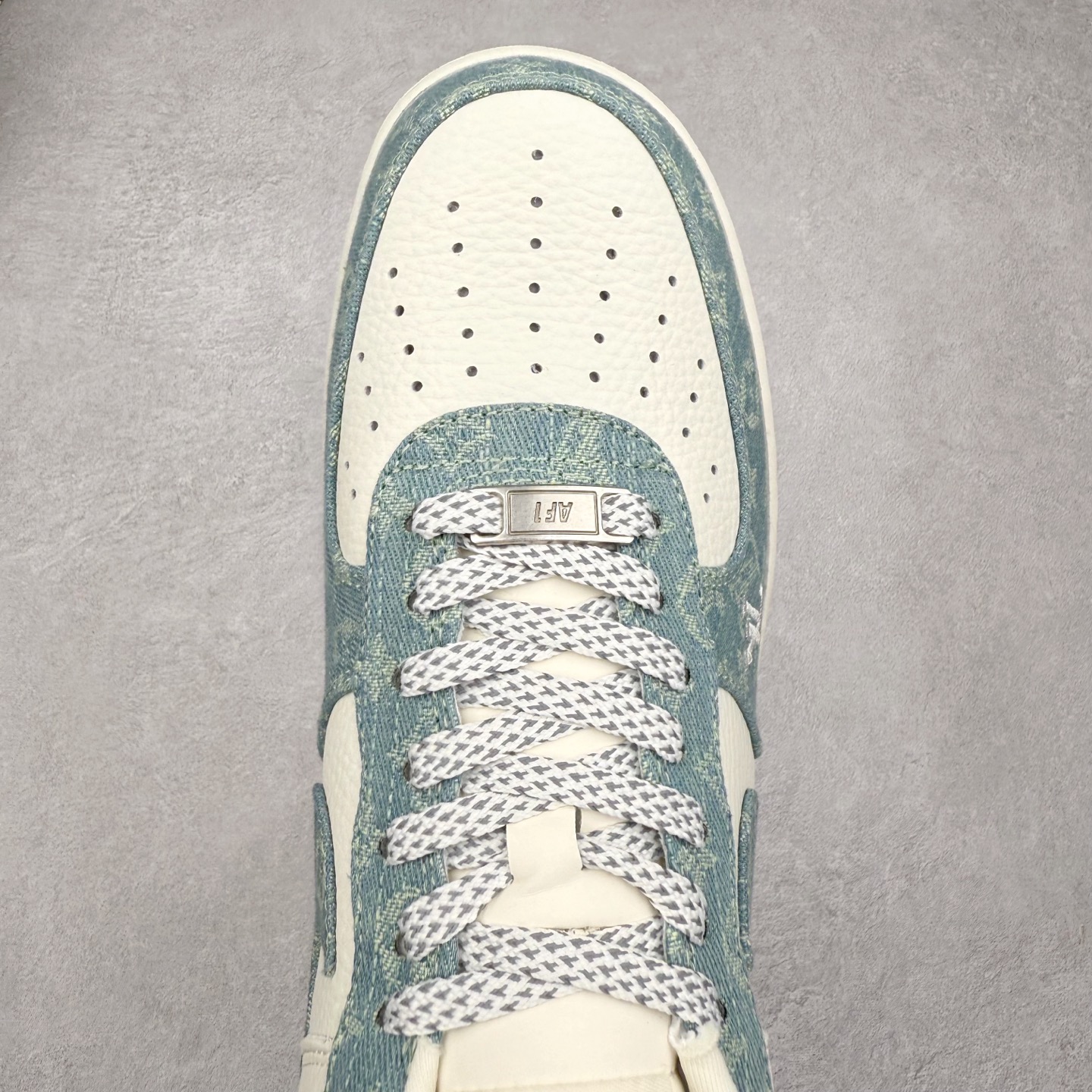 图片[4]-NK Air Force 1´07 Low 空军一号低帮百搭休闲运动板鞋 SC0601-554 柔软、弹性十足的缓震性能和出色的中底设计 横跨复古与现代的外型结合 造就出风靡全球 三十多年的Force 1 直到今天还深受青睐 实拍调校N版已经零色差零失真 百分百还原实物色彩所见即所得 不存在货不对板色差等低级问题 选购参考实物拍摄 不混卖不参货 只用心做好货严格选品 承诺混一赔十 尺码：36 36.5 37.5 38 38.5 39 40 40.5 41 42 42.5 43 44 44.5 45-选品中心