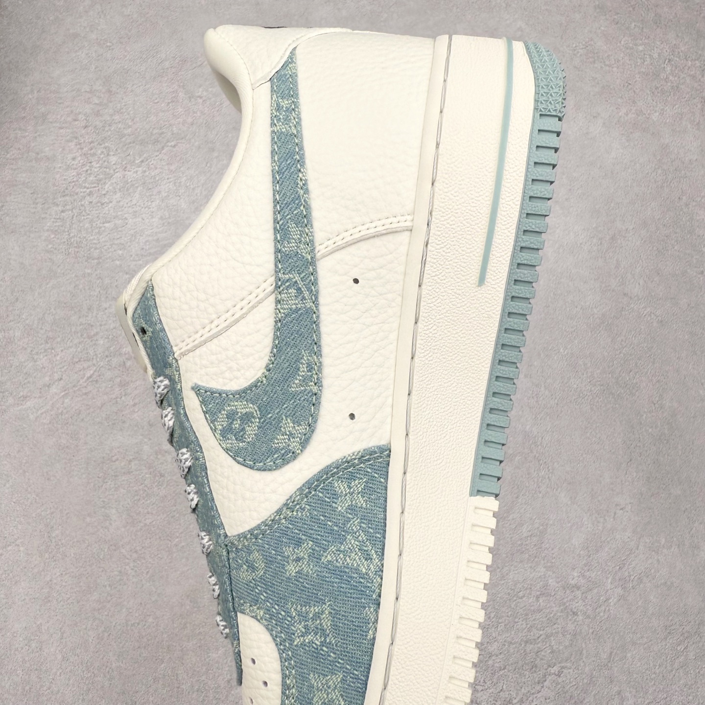 图片[7]-NK Air Force 1´07 Low 空军一号低帮百搭休闲运动板鞋 SC0601-554 柔软、弹性十足的缓震性能和出色的中底设计 横跨复古与现代的外型结合 造就出风靡全球 三十多年的Force 1 直到今天还深受青睐 实拍调校N版已经零色差零失真 百分百还原实物色彩所见即所得 不存在货不对板色差等低级问题 选购参考实物拍摄 不混卖不参货 只用心做好货严格选品 承诺混一赔十 尺码：36 36.5 37.5 38 38.5 39 40 40.5 41 42 42.5 43 44 44.5 45-选品中心