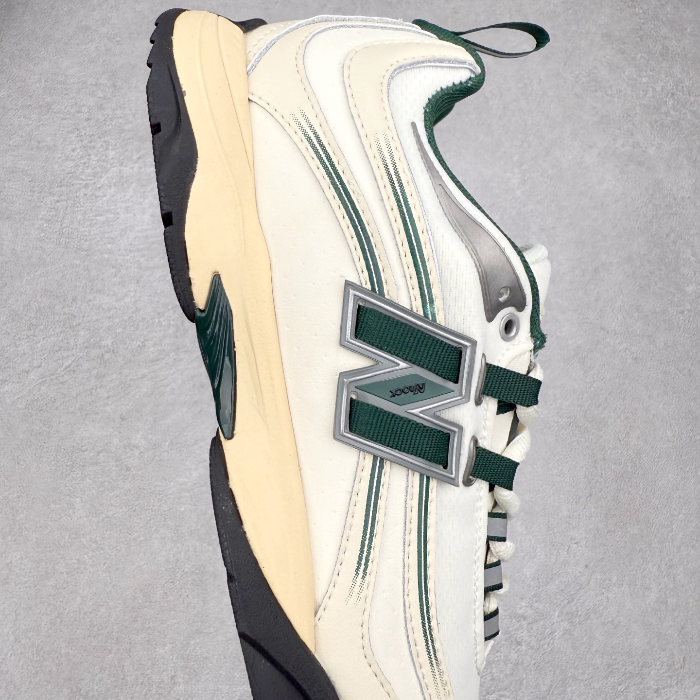 图片[6]-ALD x New Balance RC56 NB新百伦舒适耐磨 低帮休闲跑步鞋 网眼层叠反倒衬出旧化美感 锯齿外底雨天咬地稳 Trackster同款纹路像章鱼吸盘 尺码：36 37 37.5 38 38.5 39.5 40 40.5 41.5 42 42.5 43 44 44.5 45-选品中心