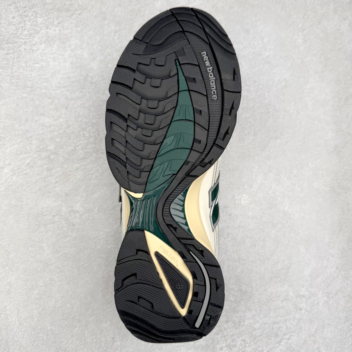 图片[9]-ALD x New Balance RC56 NB新百伦舒适耐磨 低帮休闲跑步鞋 网眼层叠反倒衬出旧化美感 锯齿外底雨天咬地稳 Trackster同款纹路像章鱼吸盘 尺码：36 37 37.5 38 38.5 39.5 40 40.5 41.5 42 42.5 43 44 44.5 45-选品中心