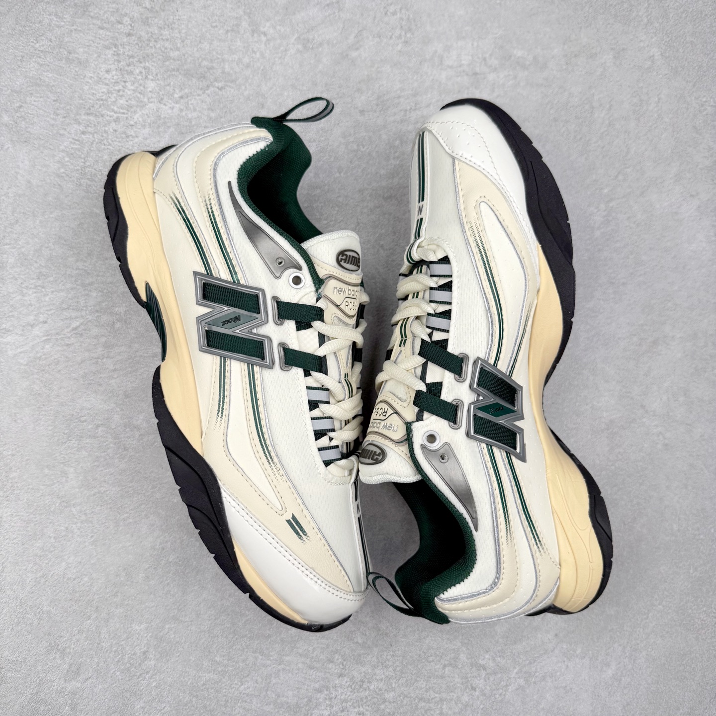 图片[3]-ALD x New Balance RC56 NB新百伦舒适耐磨 低帮休闲跑步鞋 网眼层叠反倒衬出旧化美感 锯齿外底雨天咬地稳 Trackster同款纹路像章鱼吸盘 尺码：36 37 37.5 38 38.5 39.5 40 40.5 41.5 42 42.5 43 44 44.5 45-选品中心