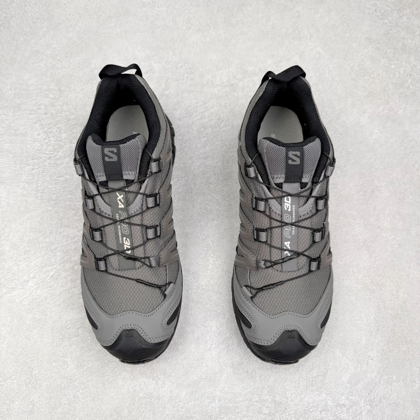 图片[2]-＃C版 SALOMON XA Pro 3D ADV 萨洛蒙潮流越野机能户外功能鞋 纯原外贸平台特供订单 耗时半年巨作 全套原纸板楦头开发 原厂特供网布配套加持 确保原汁原味 完美呈现版型 原档数据独家私模五层组合大底 原装Ortholite轻量化鞋垫 中底布带钢印编号 原厂TPU锁扣 进口港宝加持 后跟自然饱满 还原公司包裹性 鞋面采用SENSIFT贴合技术 全方位贴合包裹脚型 鞋跟部鞋底牵引设计 提供强大的抓地性能 更适应野外崎岖不平的道路 其3D ADVANCED CHASSIS底盘 材料轻量大化 钉齿设计更具稳定性 防护性 鞋底易磨损区运用CONTAGRIP高耐磨材料 应对城市硬质路面长距离跑考验 尺码：36 36.5 37.5 38 38.5 39 40 40.5 41 42 42.5 43 44 44.5 45-选品中心