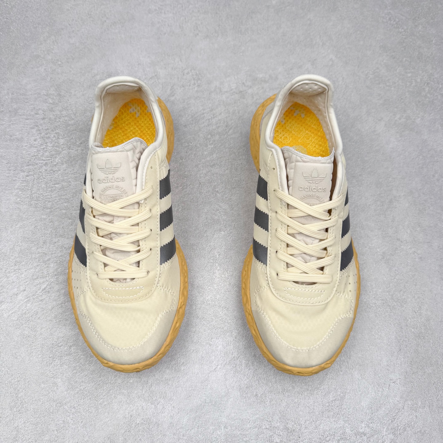 图片[2]-AD Originals Zponge 舒适百搭耐磨透气轻便低帮休闲城市通勤跑步鞋 JH8110 这款 Zponge经典运动鞋，旨在伴你悠然漫步城市街头。搭载海绵状中底，力求带来如履云端的舒适脚感，助你自在探索前路。采用锦纶和网眼布混搭鞋面，助双脚保持舒爽、畅快前行。另配半透明外底，助你扎实踩地、自信变向。想要舒适与时尚兼备？这款单品正是理想之选。实拍调校N版已经零色差零失真 百分百还原实物色彩所见即所得 不存在货不对板色差等低级问题 选购参考实物拍摄 不混卖不参货 只用心做好货严格选品 承诺混一赔十 尺码：40 40.5 41 42 42.5 43 44 44.5 45-选品中心