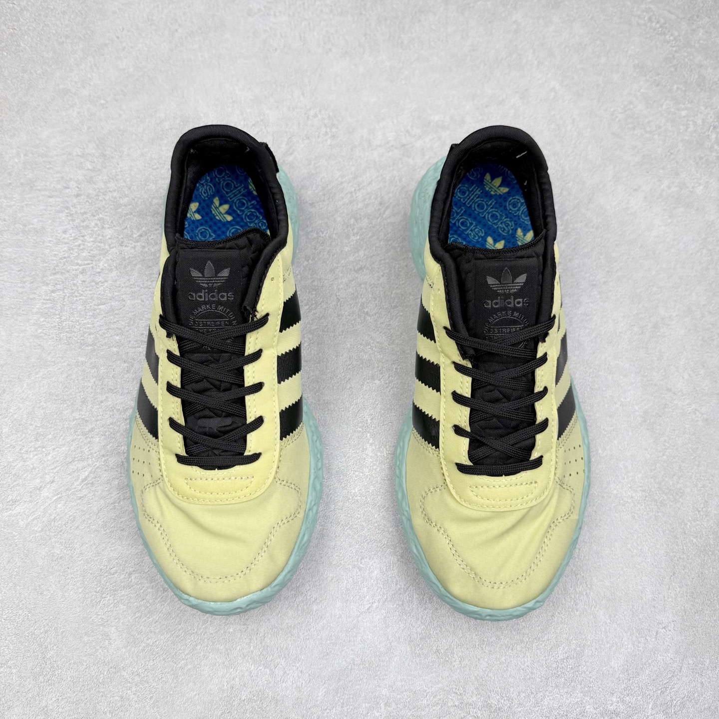 图片[2]-AD Originals Zponge 舒适百搭耐磨透气轻便低帮休闲城市通勤跑步鞋 JH81112 这款 Zponge经典运动鞋，旨在伴你悠然漫步城市街头。搭载海绵状中底，力求带来如履云端的舒适脚感，助你自在探索前路。采用锦纶和网眼布混搭鞋面，助双脚保持舒爽、畅快前行。另配半透明外底，助你扎实踩地、自信变向。想要舒适与时尚兼备？这款单品正是理想之选。实拍调校N版已经零色差零失真 百分百还原实物色彩所见即所得 不存在货不对板色差等低级问题 选购参考实物拍摄 不混卖不参货 只用心做好货严格选品 承诺混一赔十 尺码：40 40.5 41 42 42.5 43 44 44.5 45-选品中心