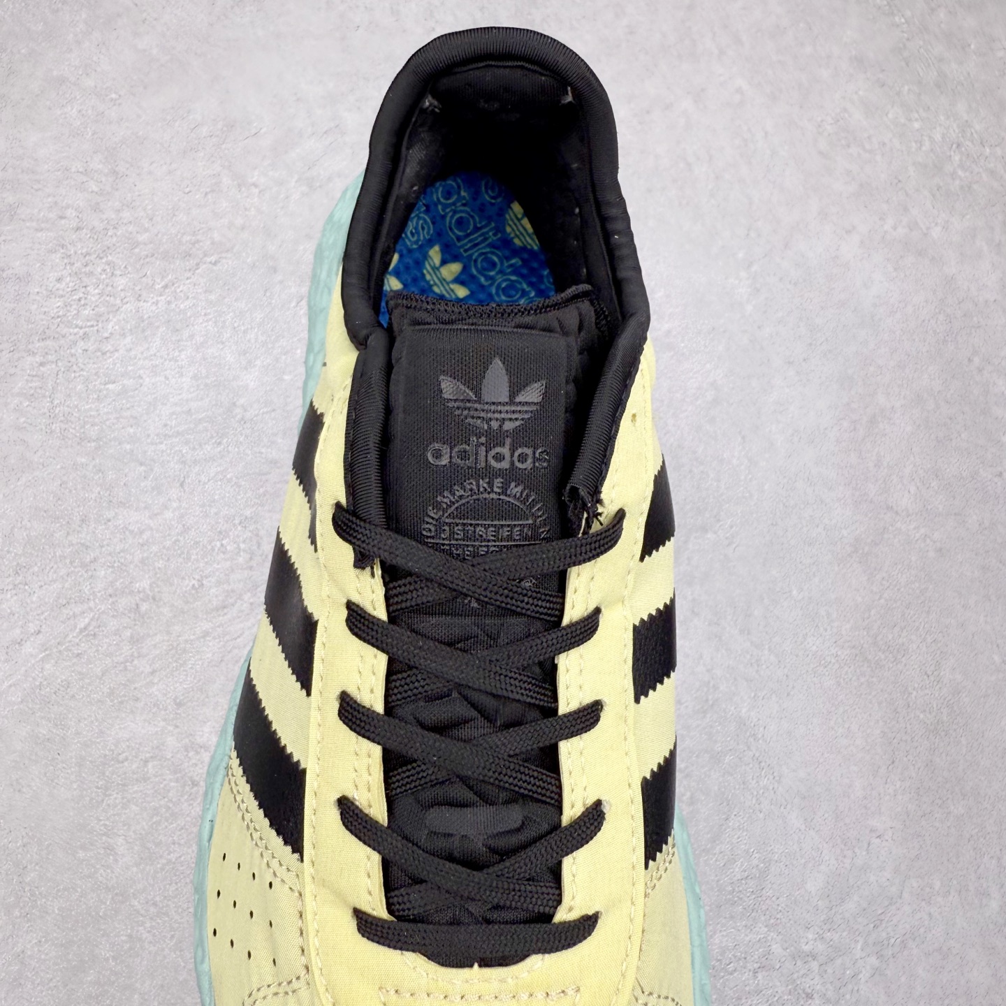 图片[5]-AD Originals Zponge 舒适百搭耐磨透气轻便低帮休闲城市通勤跑步鞋 JH81112 这款 Zponge经典运动鞋，旨在伴你悠然漫步城市街头。搭载海绵状中底，力求带来如履云端的舒适脚感，助你自在探索前路。采用锦纶和网眼布混搭鞋面，助双脚保持舒爽、畅快前行。另配半透明外底，助你扎实踩地、自信变向。想要舒适与时尚兼备？这款单品正是理想之选。实拍调校N版已经零色差零失真 百分百还原实物色彩所见即所得 不存在货不对板色差等低级问题 选购参考实物拍摄 不混卖不参货 只用心做好货严格选品 承诺混一赔十 尺码：40 40.5 41 42 42.5 43 44 44.5 45-选品中心