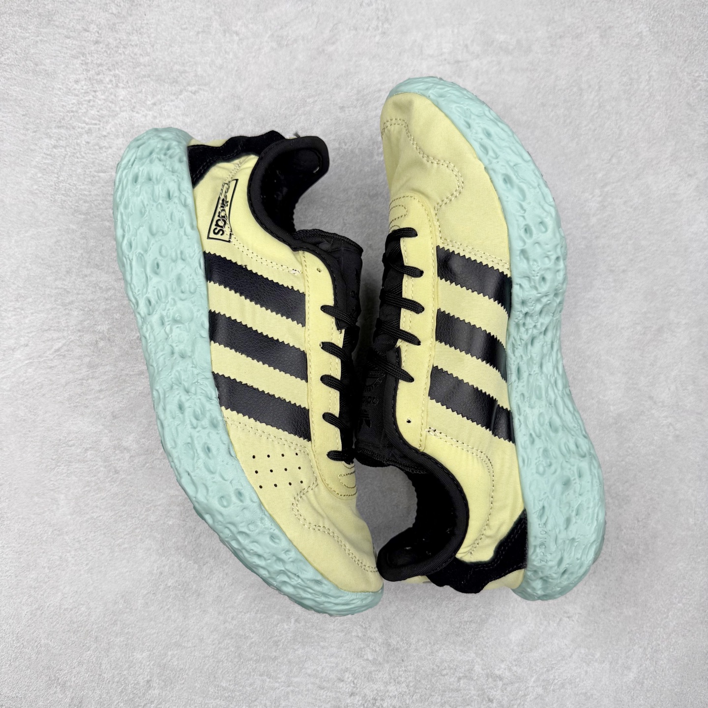 图片[3]-AD Originals Zponge 舒适百搭耐磨透气轻便低帮休闲城市通勤跑步鞋 JH81112 这款 Zponge经典运动鞋，旨在伴你悠然漫步城市街头。搭载海绵状中底，力求带来如履云端的舒适脚感，助你自在探索前路。采用锦纶和网眼布混搭鞋面，助双脚保持舒爽、畅快前行。另配半透明外底，助你扎实踩地、自信变向。想要舒适与时尚兼备？这款单品正是理想之选。实拍调校N版已经零色差零失真 百分百还原实物色彩所见即所得 不存在货不对板色差等低级问题 选购参考实物拍摄 不混卖不参货 只用心做好货严格选品 承诺混一赔十 尺码：40 40.5 41 42 42.5 43 44 44.5 45-选品中心