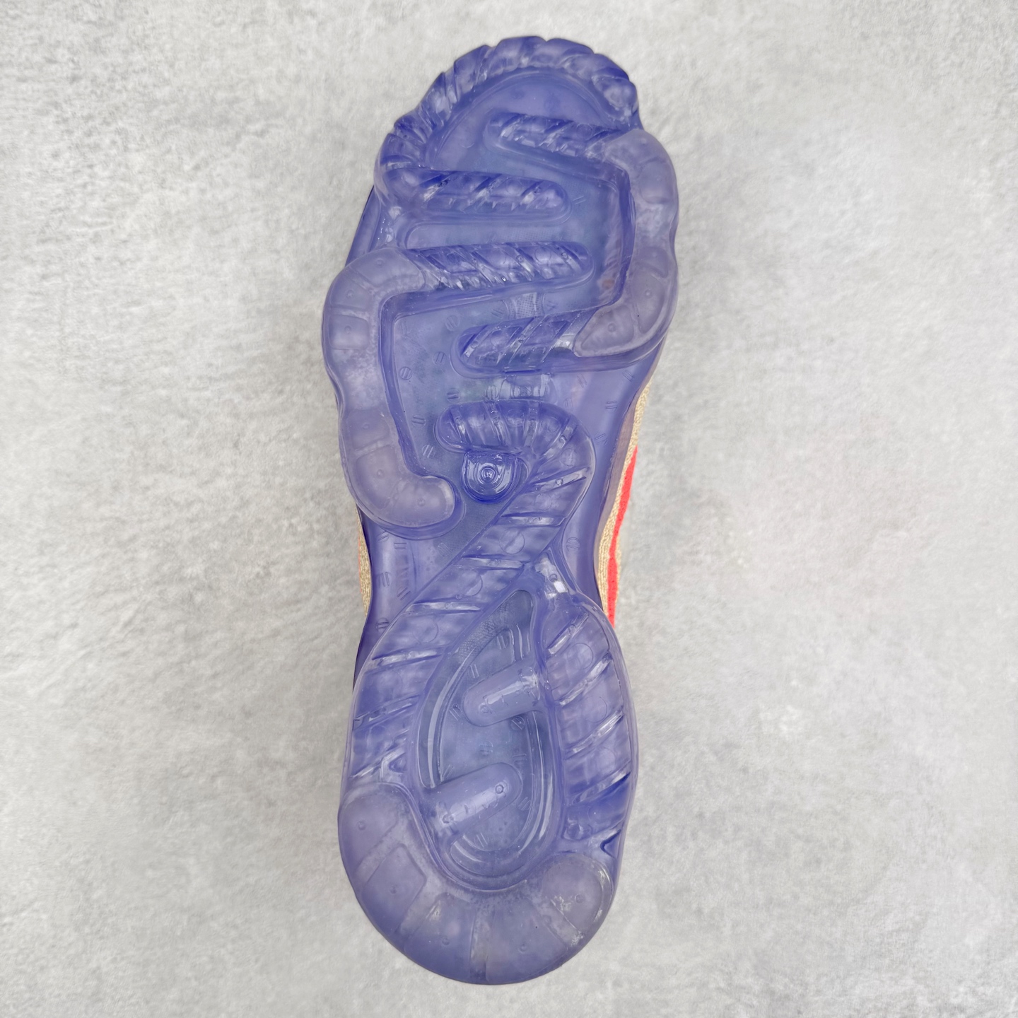 图片[9]-＃纯原福利 NK Air VaporMax 2023 Flyknit FK 2023款大气垫系列低帮针织休闲运动全掌气垫慢跑鞋 原楦原纸版数据开发 采用全新双层纹路织法Flyknit织法编织鞋面材质 搭载原数据开发全掌Air Max球状透明缓震气垫 外置橡胶外底模块 NK Air VaporMax系列自2017年初问世以来 就凭借着独特的设计和超棒的脚感 成为了时尚潮人和跑步爱好者们的心头好 鞋底前侧加入Mini Swoosh 设计 与鞋身相呼应 鞋面采用 Flyknit 材质制成 可以提供出色包裹性的同时 也有着不错的透气效果 最后黄色气垫收尾 完善整双鞋设计 尺码：36 36.5 37.5 38 38.5 39 40 40.5 41 42 42.5 43 44 44.5 45-选品中心