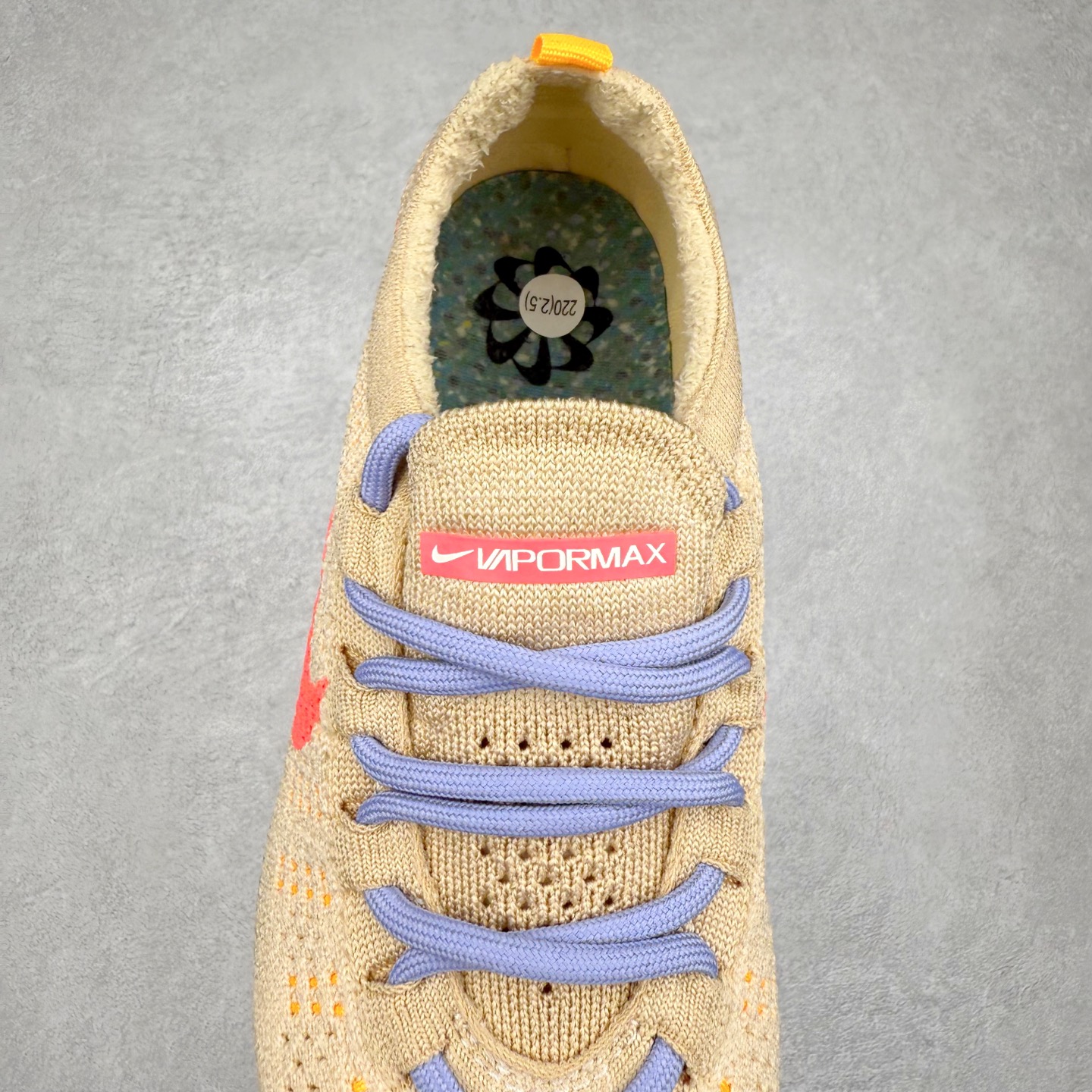 图片[5]-＃纯原福利 NK Air VaporMax 2023 Flyknit FK 2023款大气垫系列低帮针织休闲运动全掌气垫慢跑鞋 原楦原纸版数据开发 采用全新双层纹路织法Flyknit织法编织鞋面材质 搭载原数据开发全掌Air Max球状透明缓震气垫 外置橡胶外底模块 NK Air VaporMax系列自2017年初问世以来 就凭借着独特的设计和超棒的脚感 成为了时尚潮人和跑步爱好者们的心头好 鞋底前侧加入Mini Swoosh 设计 与鞋身相呼应 鞋面采用 Flyknit 材质制成 可以提供出色包裹性的同时 也有着不错的透气效果 最后黄色气垫收尾 完善整双鞋设计 尺码：36 36.5 37.5 38 38.5 39 40 40.5 41 42 42.5 43 44 44.5 45-选品中心