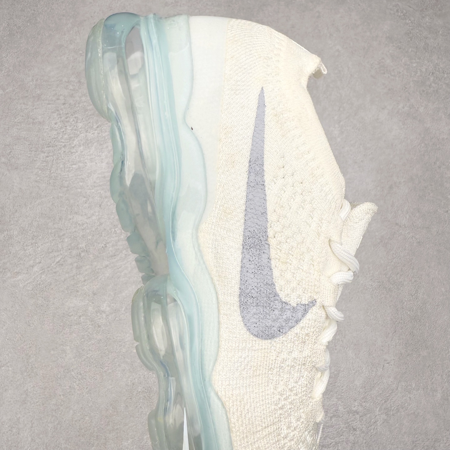 图片[6]-＃纯原福利 NK Air VaporMax 2023 Flyknit FK 2023款大气垫系列低帮针织休闲运动全掌气垫慢跑鞋 原楦原纸版数据开发 采用全新双层纹路织法Flyknit织法编织鞋面材质 搭载原数据开发全掌Air Max球状透明缓震气垫 外置橡胶外底模块 NK Air VaporMax系列自2017年初问世以来 就凭借着独特的设计和超棒的脚感 成为了时尚潮人和跑步爱好者们的心头好 鞋底前侧加入Mini Swoosh 设计 与鞋身相呼应 鞋面采用 Flyknit 材质制成 可以提供出色包裹性的同时 也有着不错的透气效果 最后黄色气垫收尾 完善整双鞋设计 尺码：36 36.5 37.5 38 38.5 39 40 40.5 41 42 42.5 43 44 44.5 45-选品中心