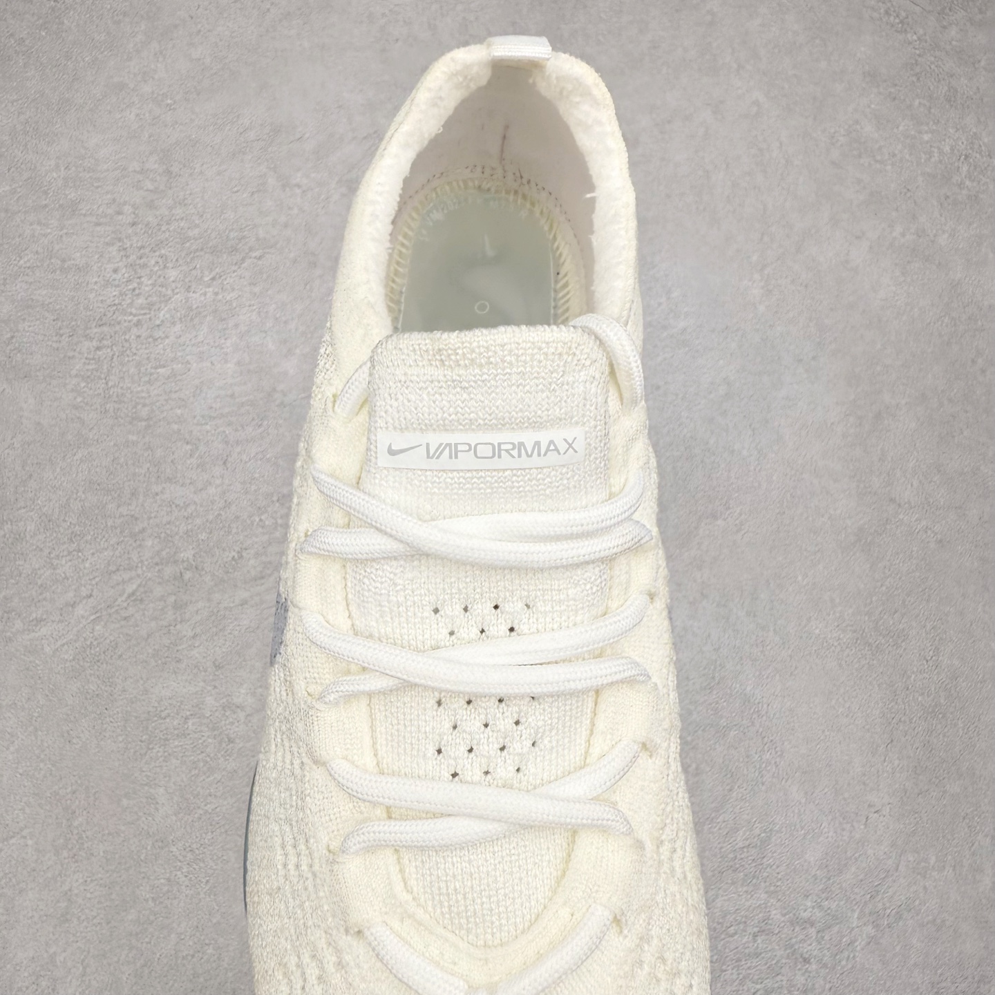 图片[5]-＃纯原福利 NK Air VaporMax 2023 Flyknit FK 2023款大气垫系列低帮针织休闲运动全掌气垫慢跑鞋 原楦原纸版数据开发 采用全新双层纹路织法Flyknit织法编织鞋面材质 搭载原数据开发全掌Air Max球状透明缓震气垫 外置橡胶外底模块 NK Air VaporMax系列自2017年初问世以来 就凭借着独特的设计和超棒的脚感 成为了时尚潮人和跑步爱好者们的心头好 鞋底前侧加入Mini Swoosh 设计 与鞋身相呼应 鞋面采用 Flyknit 材质制成 可以提供出色包裹性的同时 也有着不错的透气效果 最后黄色气垫收尾 完善整双鞋设计 尺码：36 36.5 37.5 38 38.5 39 40 40.5 41 42 42.5 43 44 44.5 45-选品中心