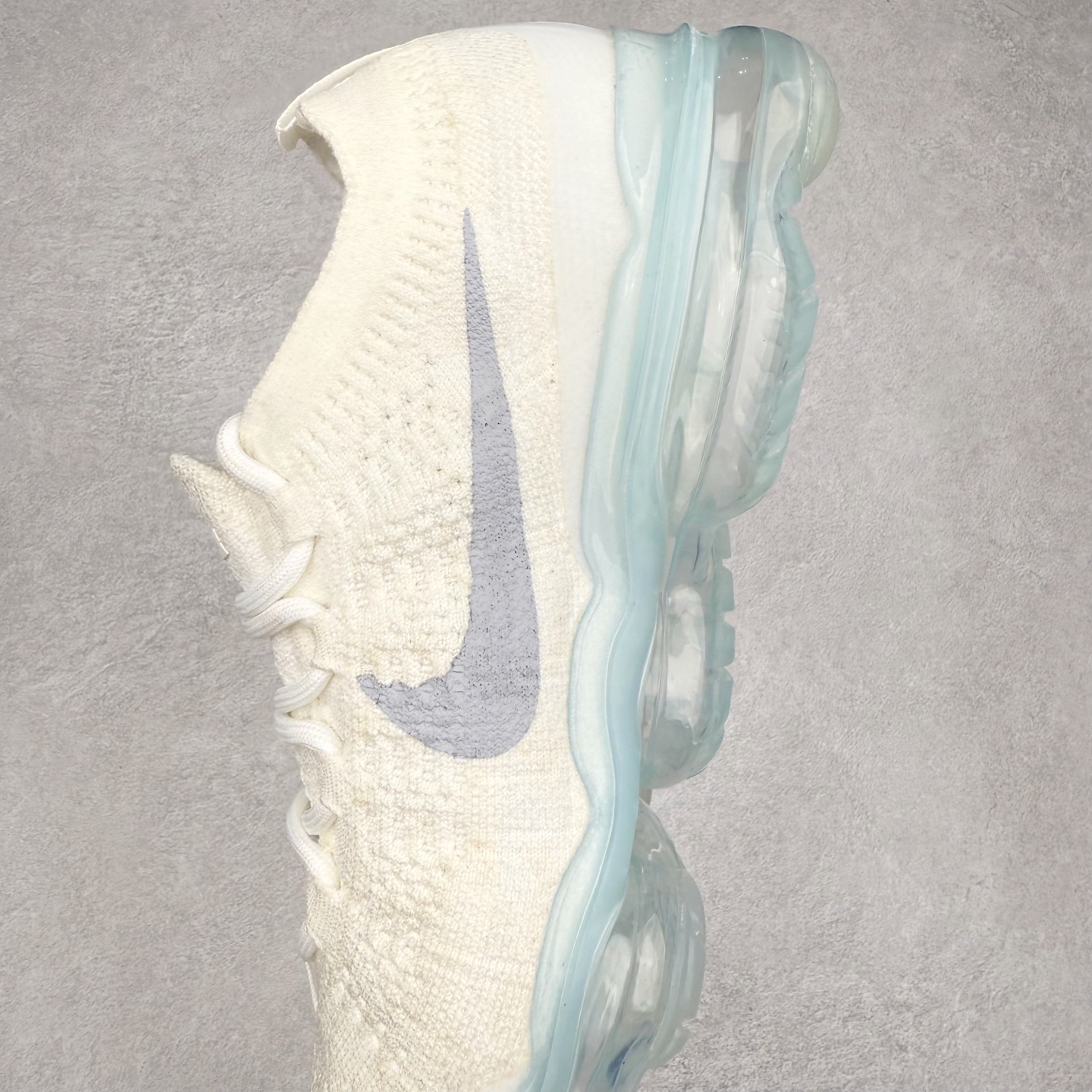 图片[7]-＃纯原福利 NK Air VaporMax 2023 Flyknit FK 2023款大气垫系列低帮针织休闲运动全掌气垫慢跑鞋 原楦原纸版数据开发 采用全新双层纹路织法Flyknit织法编织鞋面材质 搭载原数据开发全掌Air Max球状透明缓震气垫 外置橡胶外底模块 NK Air VaporMax系列自2017年初问世以来 就凭借着独特的设计和超棒的脚感 成为了时尚潮人和跑步爱好者们的心头好 鞋底前侧加入Mini Swoosh 设计 与鞋身相呼应 鞋面采用 Flyknit 材质制成 可以提供出色包裹性的同时 也有着不错的透气效果 最后黄色气垫收尾 完善整双鞋设计 尺码：36 36.5 37.5 38 38.5 39 40 40.5 41 42 42.5 43 44 44.5 45-选品中心
