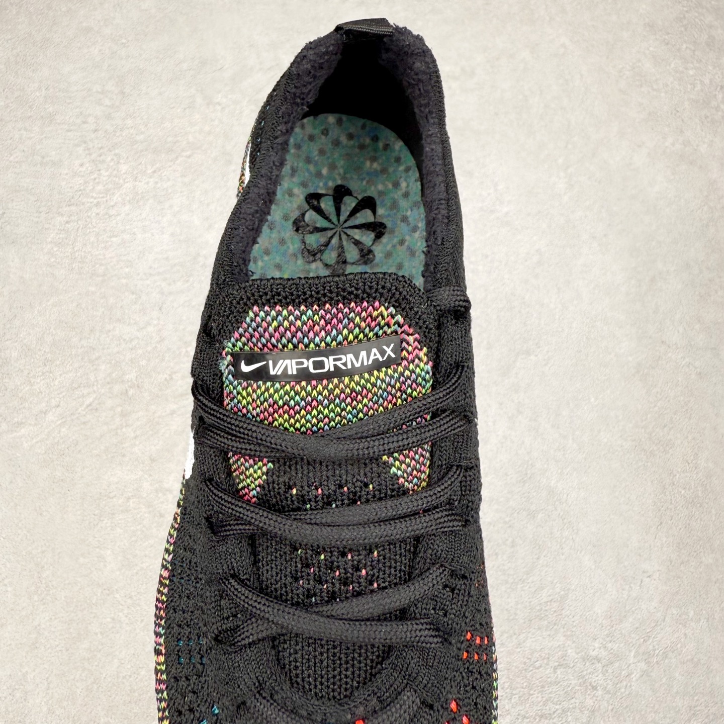 图片[5]-＃纯原福利 NK Air VaporMax 2023 Flyknit FK 2023款大气垫系列低帮针织休闲运动全掌气垫慢跑鞋 原楦原纸版数据开发 采用全新双层纹路织法Flyknit织法编织鞋面材质 搭载原数据开发全掌Air Max球状透明缓震气垫 外置橡胶外底模块 NK Air VaporMax系列自2017年初问世以来 就凭借着独特的设计和超棒的脚感 成为了时尚潮人和跑步爱好者们的心头好 鞋底前侧加入Mini Swoosh 设计 与鞋身相呼应 鞋面采用 Flyknit 材质制成 可以提供出色包裹性的同时 也有着不错的透气效果 最后黄色气垫收尾 完善整双鞋设计 尺码：36 36.5 37.5 38 38.5 39 40 40.5 41 42 42.5 43 44 44.5 45-选品中心