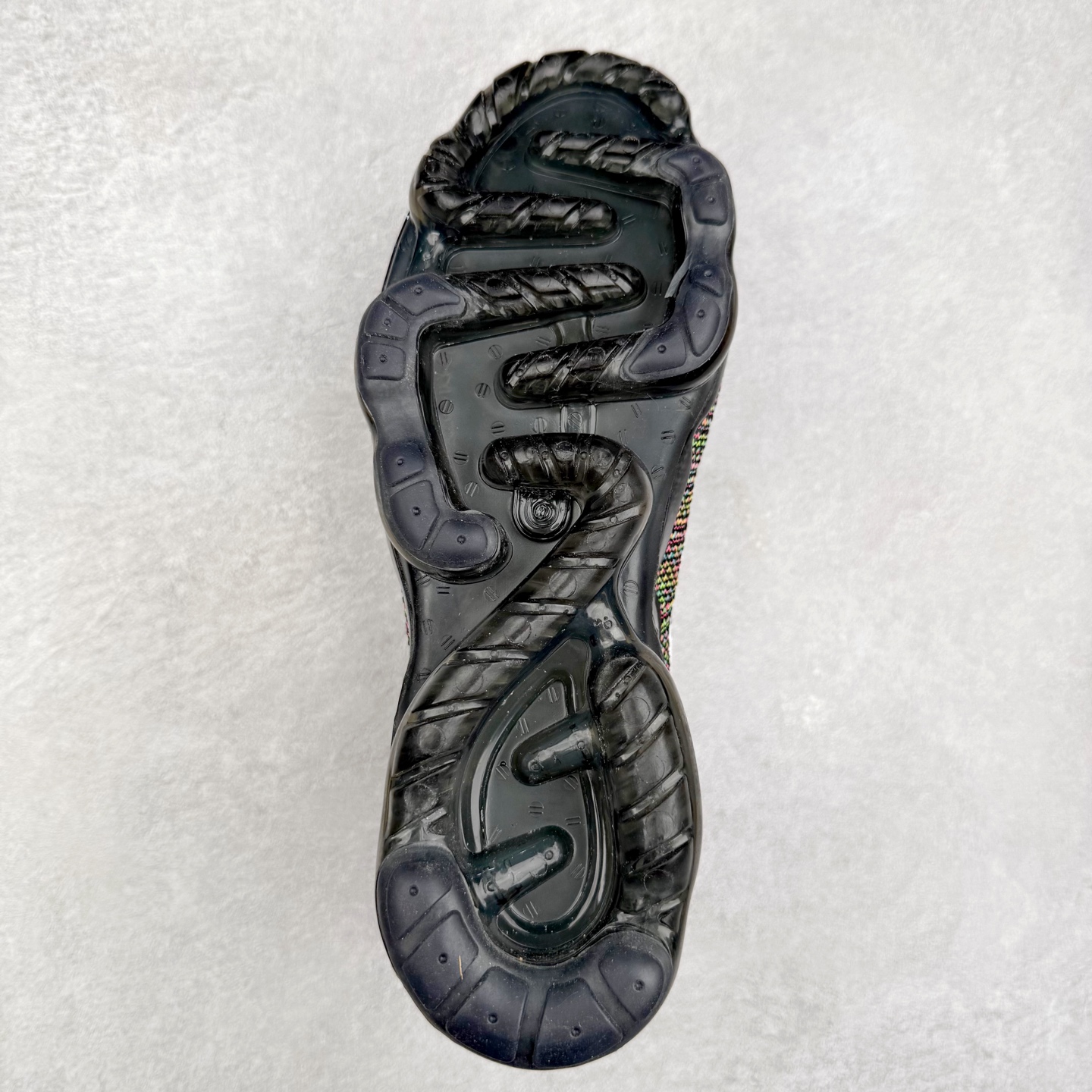 图片[9]-＃纯原福利 NK Air VaporMax 2023 Flyknit FK 2023款大气垫系列低帮针织休闲运动全掌气垫慢跑鞋 原楦原纸版数据开发 采用全新双层纹路织法Flyknit织法编织鞋面材质 搭载原数据开发全掌Air Max球状透明缓震气垫 外置橡胶外底模块 NK Air VaporMax系列自2017年初问世以来 就凭借着独特的设计和超棒的脚感 成为了时尚潮人和跑步爱好者们的心头好 鞋底前侧加入Mini Swoosh 设计 与鞋身相呼应 鞋面采用 Flyknit 材质制成 可以提供出色包裹性的同时 也有着不错的透气效果 最后黄色气垫收尾 完善整双鞋设计 尺码：36 36.5 37.5 38 38.5 39 40 40.5 41 42 42.5 43 44 44.5 45-选品中心