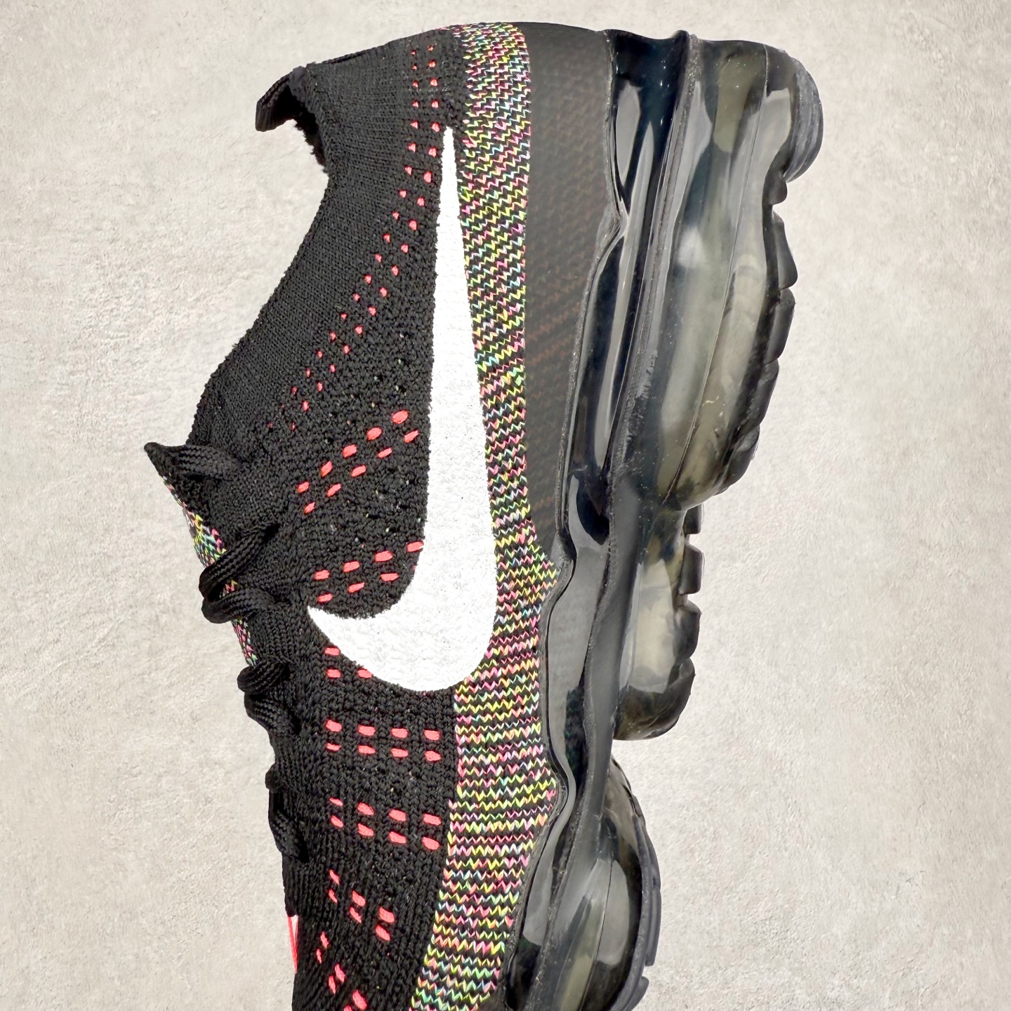 图片[7]-＃纯原福利 NK Air VaporMax 2023 Flyknit FK 2023款大气垫系列低帮针织休闲运动全掌气垫慢跑鞋 原楦原纸版数据开发 采用全新双层纹路织法Flyknit织法编织鞋面材质 搭载原数据开发全掌Air Max球状透明缓震气垫 外置橡胶外底模块 NK Air VaporMax系列自2017年初问世以来 就凭借着独特的设计和超棒的脚感 成为了时尚潮人和跑步爱好者们的心头好 鞋底前侧加入Mini Swoosh 设计 与鞋身相呼应 鞋面采用 Flyknit 材质制成 可以提供出色包裹性的同时 也有着不错的透气效果 最后黄色气垫收尾 完善整双鞋设计 尺码：36 36.5 37.5 38 38.5 39 40 40.5 41 42 42.5 43 44 44.5 45-选品中心