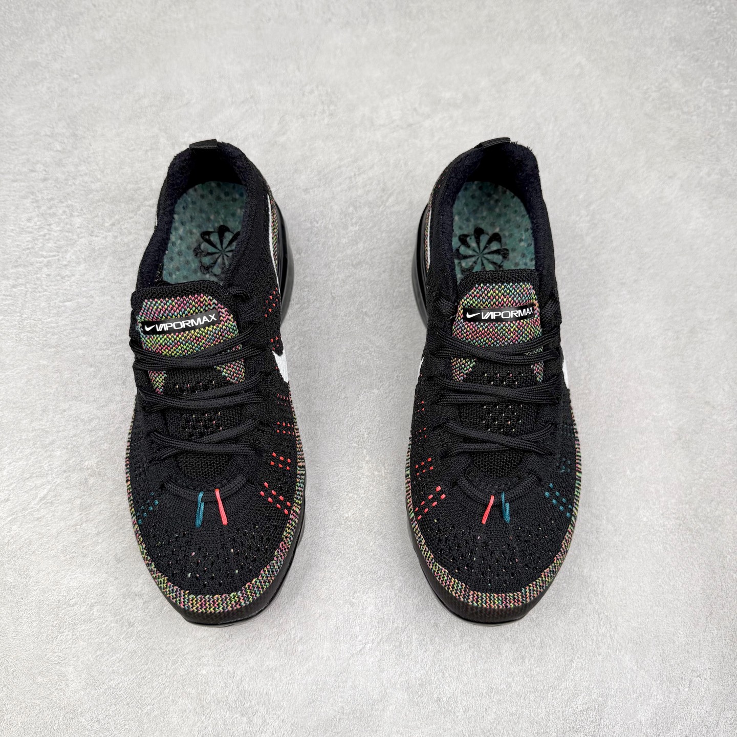 图片[2]-＃纯原福利 NK Air VaporMax 2023 Flyknit FK 2023款大气垫系列低帮针织休闲运动全掌气垫慢跑鞋 原楦原纸版数据开发 采用全新双层纹路织法Flyknit织法编织鞋面材质 搭载原数据开发全掌Air Max球状透明缓震气垫 外置橡胶外底模块 NK Air VaporMax系列自2017年初问世以来 就凭借着独特的设计和超棒的脚感 成为了时尚潮人和跑步爱好者们的心头好 鞋底前侧加入Mini Swoosh 设计 与鞋身相呼应 鞋面采用 Flyknit 材质制成 可以提供出色包裹性的同时 也有着不错的透气效果 最后黄色气垫收尾 完善整双鞋设计 尺码：36 36.5 37.5 38 38.5 39 40 40.5 41 42 42.5 43 44 44.5 45-选品中心