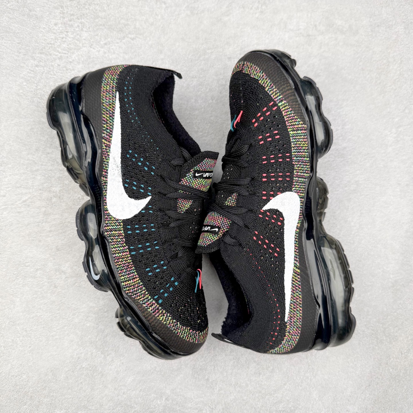 图片[3]-＃纯原福利 NK Air VaporMax 2023 Flyknit FK 2023款大气垫系列低帮针织休闲运动全掌气垫慢跑鞋 原楦原纸版数据开发 采用全新双层纹路织法Flyknit织法编织鞋面材质 搭载原数据开发全掌Air Max球状透明缓震气垫 外置橡胶外底模块 NK Air VaporMax系列自2017年初问世以来 就凭借着独特的设计和超棒的脚感 成为了时尚潮人和跑步爱好者们的心头好 鞋底前侧加入Mini Swoosh 设计 与鞋身相呼应 鞋面采用 Flyknit 材质制成 可以提供出色包裹性的同时 也有着不错的透气效果 最后黄色气垫收尾 完善整双鞋设计 尺码：36 36.5 37.5 38 38.5 39 40 40.5 41 42 42.5 43 44 44.5 45-选品中心