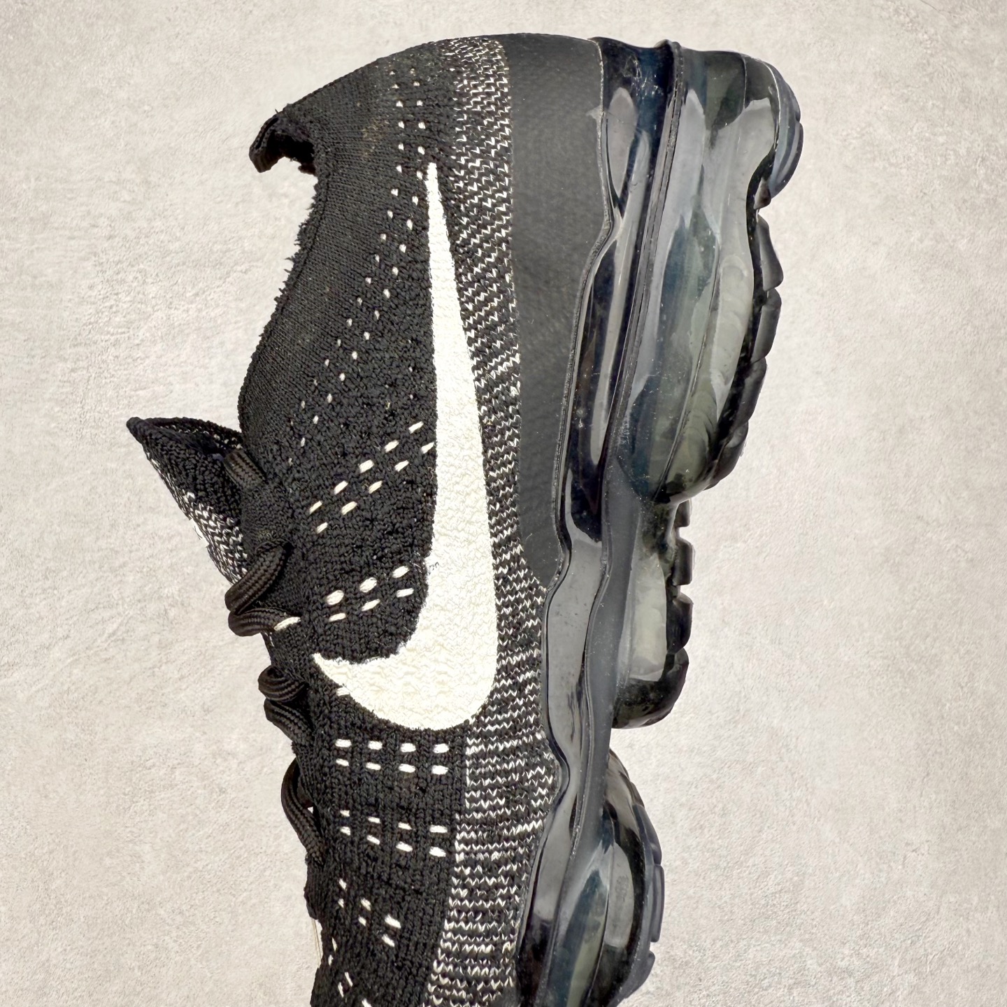 图片[7]-＃纯原福利 NK Air VaporMax 2023 Flyknit FK 2023款大气垫系列低帮针织休闲运动全掌气垫慢跑鞋 原楦原纸版数据开发 采用全新双层纹路织法Flyknit织法编织鞋面材质 搭载原数据开发全掌Air Max球状透明缓震气垫 外置橡胶外底模块 NK Air VaporMax系列自2017年初问世以来 就凭借着独特的设计和超棒的脚感 成为了时尚潮人和跑步爱好者们的心头好 鞋底前侧加入Mini Swoosh 设计 与鞋身相呼应 鞋面采用 Flyknit 材质制成 可以提供出色包裹性的同时 也有着不错的透气效果 最后黄色气垫收尾 完善整双鞋设计 尺码：36 36.5 37.5 38 38.5 39 40 40.5 41 42 42.5 43 44 44.5 45-选品中心