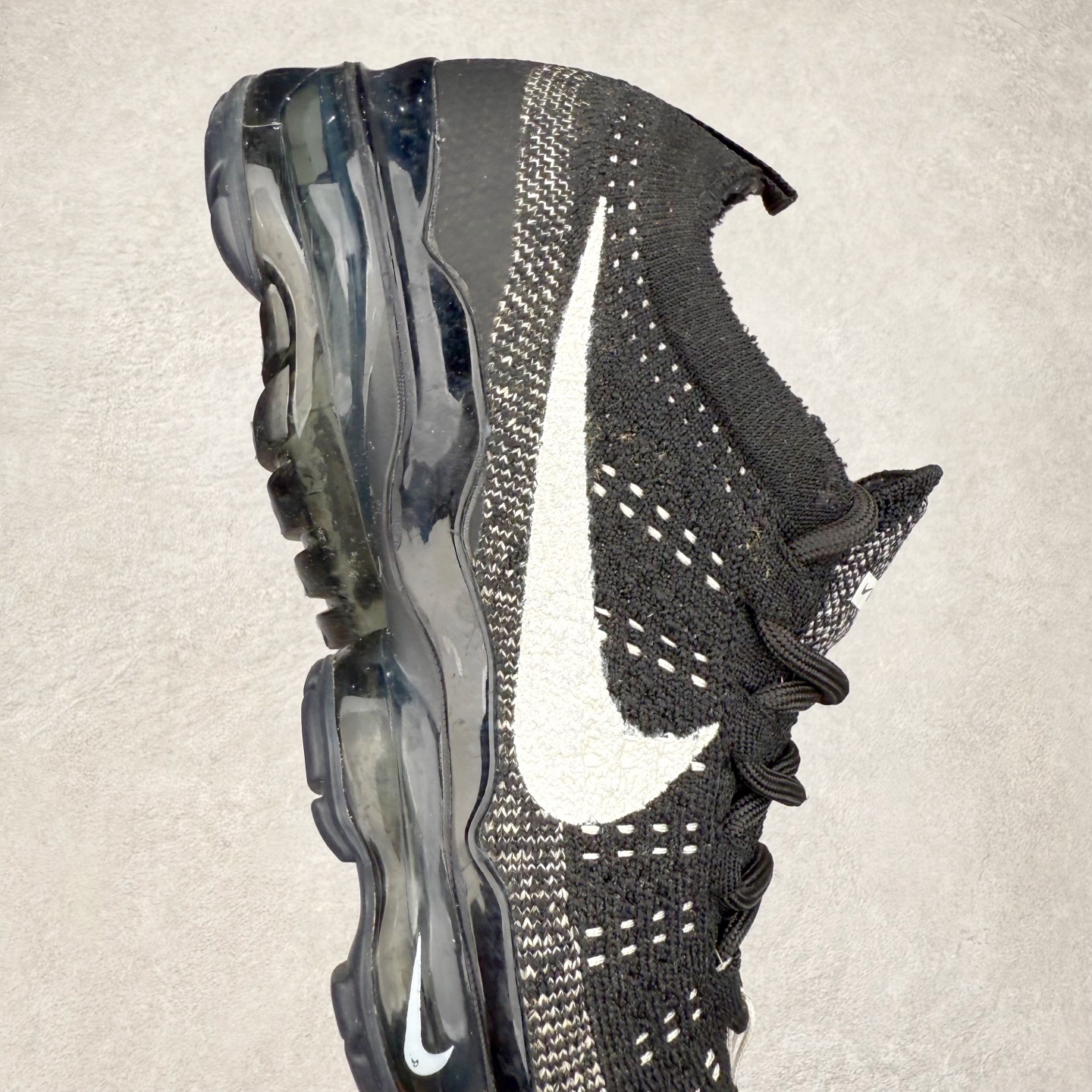 图片[6]-＃纯原福利 NK Air VaporMax 2023 Flyknit FK 2023款大气垫系列低帮针织休闲运动全掌气垫慢跑鞋 原楦原纸版数据开发 采用全新双层纹路织法Flyknit织法编织鞋面材质 搭载原数据开发全掌Air Max球状透明缓震气垫 外置橡胶外底模块 NK Air VaporMax系列自2017年初问世以来 就凭借着独特的设计和超棒的脚感 成为了时尚潮人和跑步爱好者们的心头好 鞋底前侧加入Mini Swoosh 设计 与鞋身相呼应 鞋面采用 Flyknit 材质制成 可以提供出色包裹性的同时 也有着不错的透气效果 最后黄色气垫收尾 完善整双鞋设计 尺码：36 36.5 37.5 38 38.5 39 40 40.5 41 42 42.5 43 44 44.5 45-选品中心