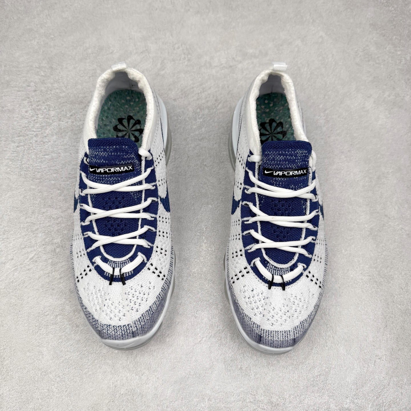 图片[2]-＃纯原福利 NK Air VaporMax 2023 Flyknit FK 2023款大气垫系列低帮针织休闲运动全掌气垫慢跑鞋 原楦原纸版数据开发 采用全新双层纹路织法Flyknit织法编织鞋面材质 搭载原数据开发全掌Air Max球状透明缓震气垫 外置橡胶外底模块 NK Air VaporMax系列自2017年初问世以来 就凭借着独特的设计和超棒的脚感 成为了时尚潮人和跑步爱好者们的心头好 鞋底前侧加入Mini Swoosh 设计 与鞋身相呼应 鞋面采用 Flyknit 材质制成 可以提供出色包裹性的同时 也有着不错的透气效果 最后黄色气垫收尾 完善整双鞋设计 尺码：36 36.5 37.5 38 38.5 39 40 40.5 41 42 42.5 43 44 44.5 45-选品中心