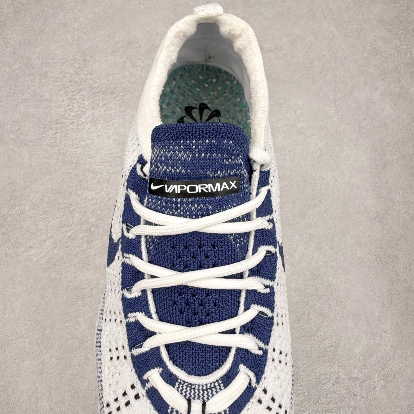 图片[5]-＃纯原福利 NK Air VaporMax 2023 Flyknit FK 2023款大气垫系列低帮针织休闲运动全掌气垫慢跑鞋 原楦原纸版数据开发 采用全新双层纹路织法Flyknit织法编织鞋面材质 搭载原数据开发全掌Air Max球状透明缓震气垫 外置橡胶外底模块 NK Air VaporMax系列自2017年初问世以来 就凭借着独特的设计和超棒的脚感 成为了时尚潮人和跑步爱好者们的心头好 鞋底前侧加入Mini Swoosh 设计 与鞋身相呼应 鞋面采用 Flyknit 材质制成 可以提供出色包裹性的同时 也有着不错的透气效果 最后黄色气垫收尾 完善整双鞋设计 尺码：36 36.5 37.5 38 38.5 39 40 40.5 41 42 42.5 43 44 44.5 45-选品中心