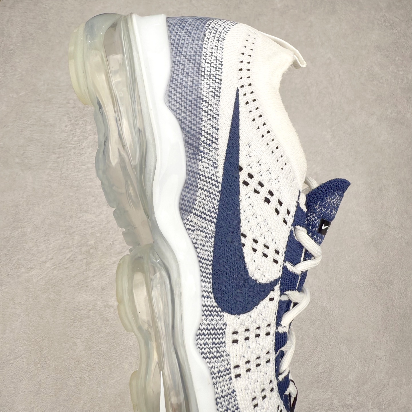 图片[6]-＃纯原福利 NK Air VaporMax 2023 Flyknit FK 2023款大气垫系列低帮针织休闲运动全掌气垫慢跑鞋 原楦原纸版数据开发 采用全新双层纹路织法Flyknit织法编织鞋面材质 搭载原数据开发全掌Air Max球状透明缓震气垫 外置橡胶外底模块 NK Air VaporMax系列自2017年初问世以来 就凭借着独特的设计和超棒的脚感 成为了时尚潮人和跑步爱好者们的心头好 鞋底前侧加入Mini Swoosh 设计 与鞋身相呼应 鞋面采用 Flyknit 材质制成 可以提供出色包裹性的同时 也有着不错的透气效果 最后黄色气垫收尾 完善整双鞋设计 尺码：36 36.5 37.5 38 38.5 39 40 40.5 41 42 42.5 43 44 44.5 45-选品中心