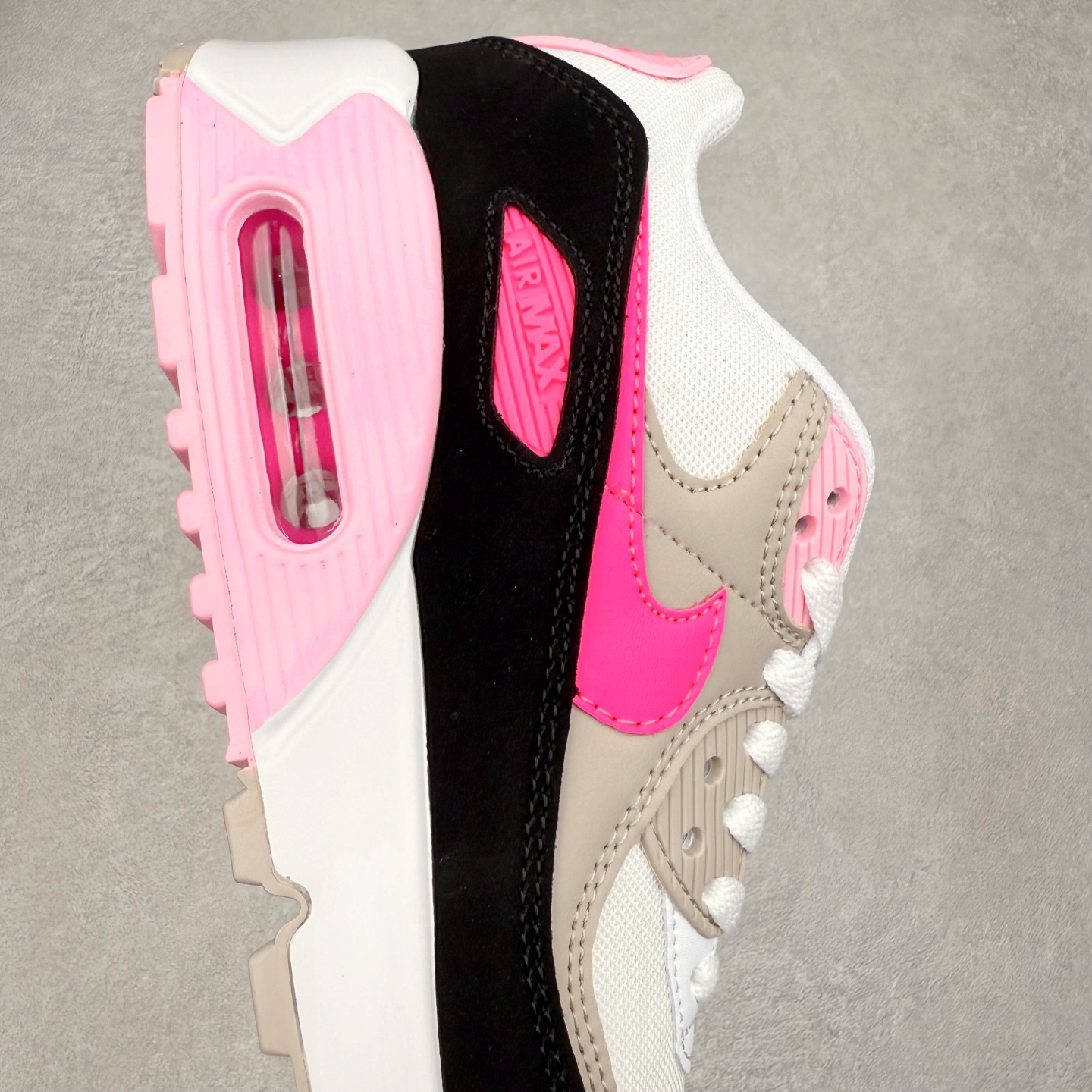 图片[6]-＃MX版 NK Air MAX 90 气垫复古减震跑步鞋 DM3051-100 经典重温 独家陆续补货 外单专供大厂出品 品质稳定 一百余色 终端操作 Air Max 90于1990年推出 来自Air Max系列 在Air Max 1的基础上改进而得 增加了气垫面积 外型上也更为流线 最特別的就是加入了菱纹塑胶嵌板 为Air Max 90增添了许多潮流气息 皮革鞋面 造就出色耐穿性和支撑力 Max Air缓震配置搭配泡棉中底 令Air Max 90轻盈而舒适 华夫格橡胶外底 铸就Air Max 90非凡的抓地力 而Air Max 90不仅是一双跑鞋 它成功跨越了时间的演进 成为了球鞋文化与潮流圈中最熟为人知的鞋款之一 尺码：36 36.5 37.5 38 38.5 39 40 40.5 41 42 42.5 43 44 44.5 45-选品中心