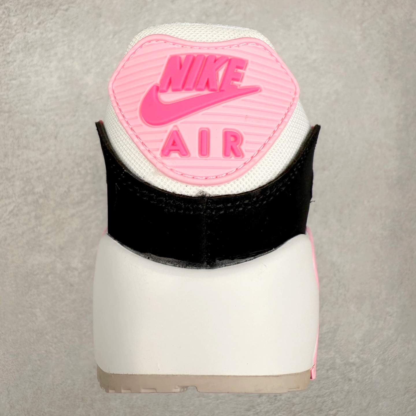 图片[8]-＃MX版 NK Air MAX 90 气垫复古减震跑步鞋 DM3051-100 经典重温 独家陆续补货 外单专供大厂出品 品质稳定 一百余色 终端操作 Air Max 90于1990年推出 来自Air Max系列 在Air Max 1的基础上改进而得 增加了气垫面积 外型上也更为流线 最特別的就是加入了菱纹塑胶嵌板 为Air Max 90增添了许多潮流气息 皮革鞋面 造就出色耐穿性和支撑力 Max Air缓震配置搭配泡棉中底 令Air Max 90轻盈而舒适 华夫格橡胶外底 铸就Air Max 90非凡的抓地力 而Air Max 90不仅是一双跑鞋 它成功跨越了时间的演进 成为了球鞋文化与潮流圈中最熟为人知的鞋款之一 尺码：36 36.5 37.5 38 38.5 39 40 40.5 41 42 42.5 43 44 44.5 45-选品中心