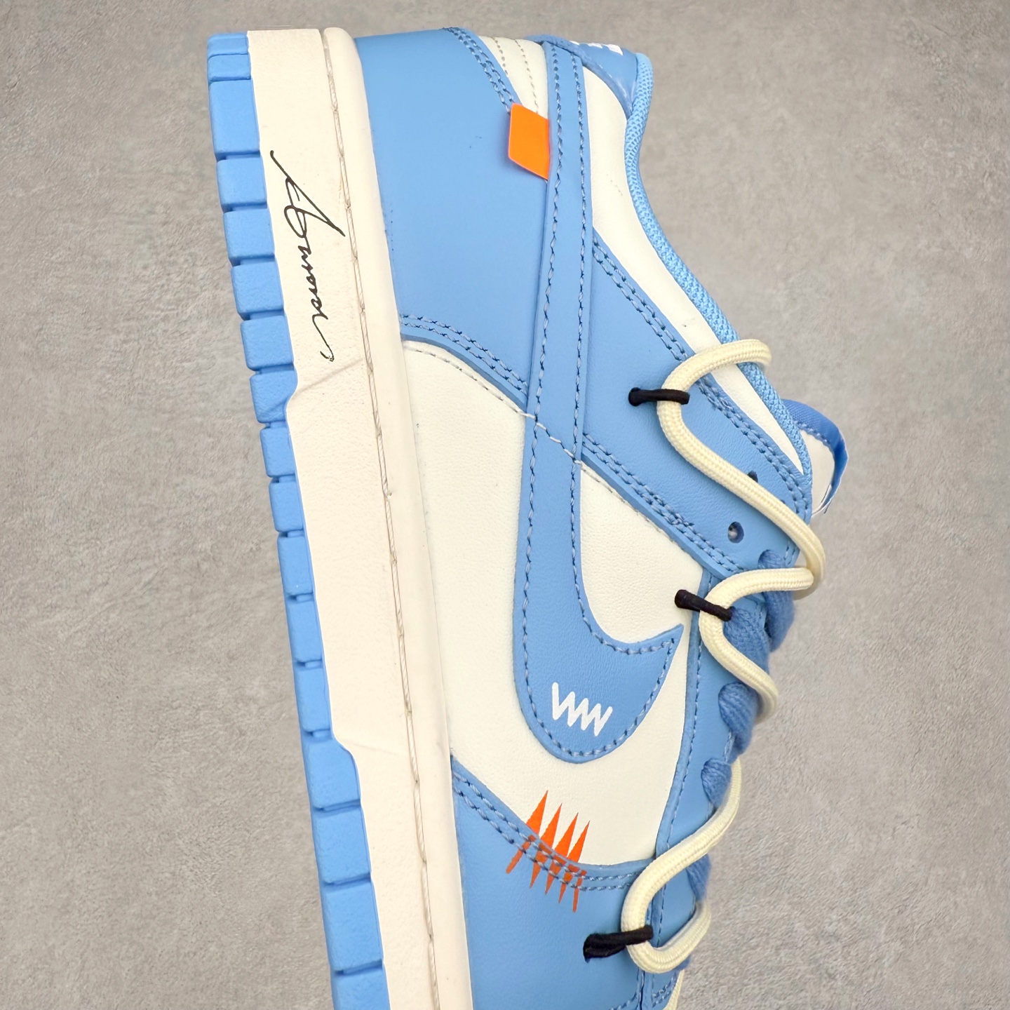 图片[6]-NK Dunk Low DV0833-113 定制系列天花板 无原鞋不开发 全系列得物原鞋一比一校对开发 配色持续更新中 终端对接 优势输出 全套原厂楦头原纸板数据档案倾力打造 原汁原味莞产 极致还原 圈内最强针车工艺 高端零售指定版 广东原厂配套原盒原标 鞋盒分三个尺码段 原厂冲刀 超高清洁度 全鞋零毛边皮料切割 采用原厂百宏鞋带以及原厂百宏织唛舌标 内标可供原厂几率过验 进口原装条纹中底布 四线拉帮白色点胶 原厂拉帮手法遵循公司 原厂电绣 极致还原 尺码：36 36.5 37.5 38 38.5 39 40 40.5 41 42 42.5 43 44 44.5 45 46-选品中心