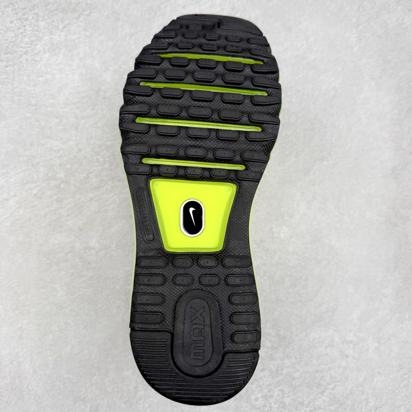 图片[9]-NK Air Max 2013 经典舒适时尚耐磨透气低帮气垫跑步鞋 HF3660-700 携时尚设计闪亮回归 出众有型 采用网眼布细节和运动风无缝覆面 助你保持清爽感受 塑就焕新造型 经典 Flywire 设计搭配经典全掌型 Max Air 缓震配置 缔造出众舒适感和支撑效果实拍调校N版已经零色差零失真 百分百还原实物色彩所见即所得 不存在货不对板色差等低级问题 选购参考实物拍摄 不混卖不参货 只用心做好货严格选品 承诺混一赔十 尺码：36 36.5 37.5 38 38.5 39 40 40.5 41 42 42.5 43 44 44.5 45 46-选品中心