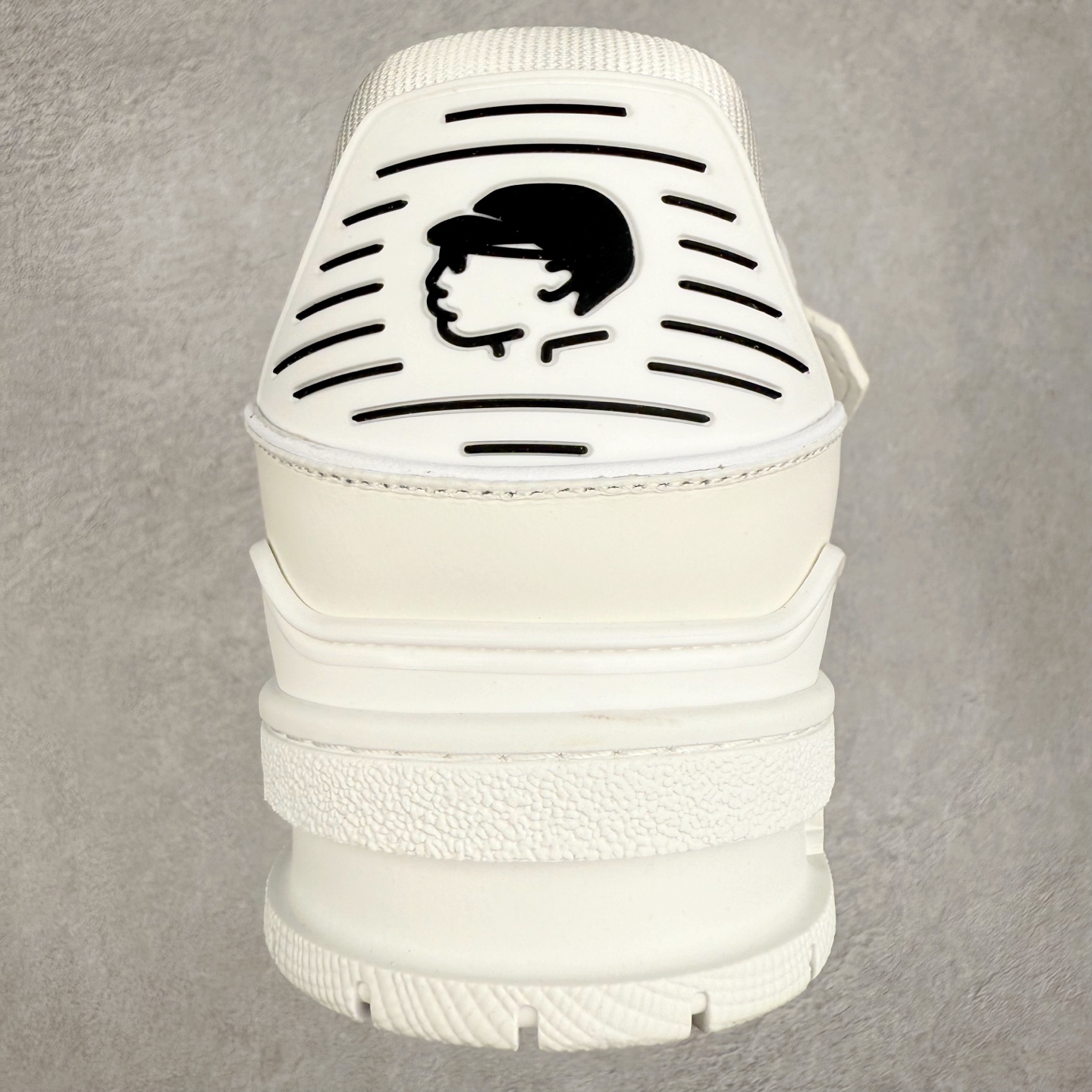 图片[8]-Louis Vuitton Trainer lv时装走秀运动鞋 完美鞋型超高的清洁度 零毛边线头瑕疵 全套原楦原纸版原鞋开模 全网最具灵魂的版型 正确原装黄色鞋盒 正确中底印花 鞋面印花3D高频深度立体 全鞋电脑针车 紧密相连 针距密度一致 环保乳胶注塑鞋垫 厚度脚感还原原版 皮面裁剪部位 统一油边封口工艺 原装橡胶大底含胶量大底组合零偏差 专柜全套包装 防尘袋 说明书 质保卡 男女鞋 尺码：35 36 37 38 39 40 41 42 43 44 45-选品中心