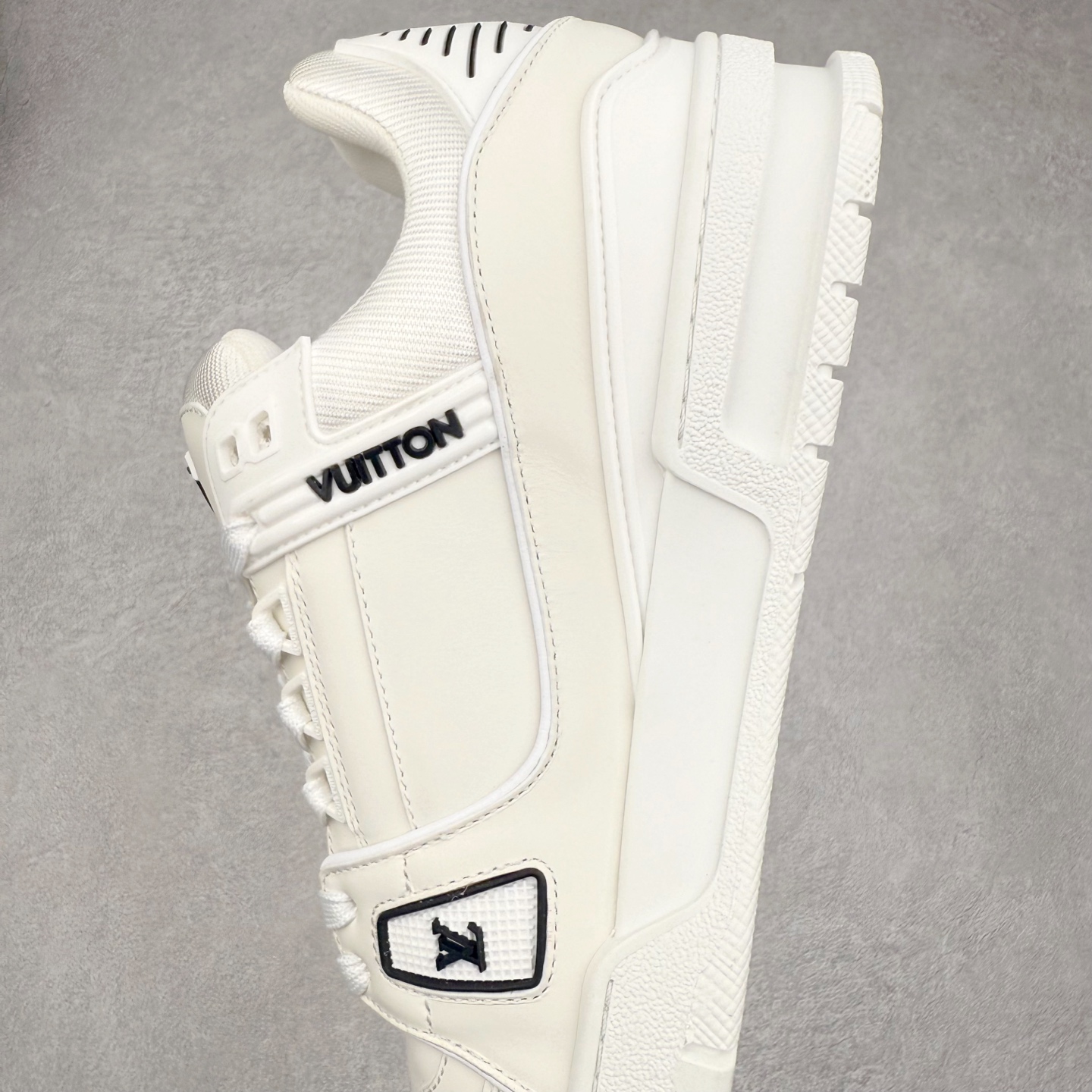 图片[7]-Louis Vuitton Trainer lv时装走秀运动鞋 完美鞋型超高的清洁度 零毛边线头瑕疵 全套原楦原纸版原鞋开模 全网最具灵魂的版型 正确原装黄色鞋盒 正确中底印花 鞋面印花3D高频深度立体 全鞋电脑针车 紧密相连 针距密度一致 环保乳胶注塑鞋垫 厚度脚感还原原版 皮面裁剪部位 统一油边封口工艺 原装橡胶大底含胶量大底组合零偏差 专柜全套包装 防尘袋 说明书 质保卡 男女鞋 尺码：35 36 37 38 39 40 41 42 43 44 45-选品中心