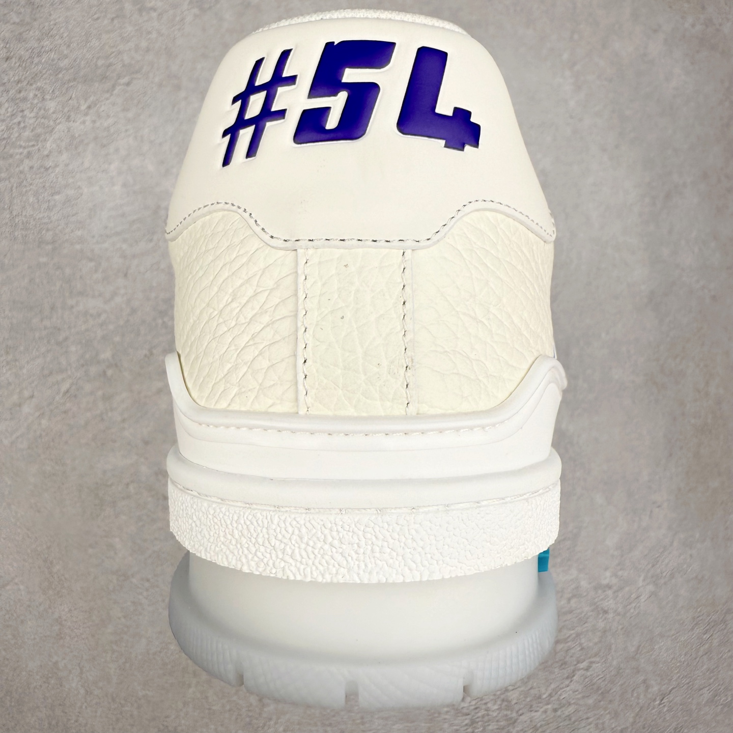 图片[8]-Louis Vuitton Trainer lv时装走秀运动鞋 完美鞋型超高的清洁度 零毛边线头瑕疵 全套原楦原纸版原鞋开模 全网最具灵魂的版型 正确原装黄色鞋盒 正确中底印花 鞋面印花3D高频深度立体 全鞋电脑针车 紧密相连 针距密度一致 环保乳胶注塑鞋垫 厚度脚感还原原版 皮面裁剪部位 统一油边封口工艺 原装橡胶大底含胶量大底组合零偏差 专柜全套包装 防尘袋 说明书 质保卡 男女鞋 尺码：35 36 37 38 39 40 41 42 43 44 45-选品中心