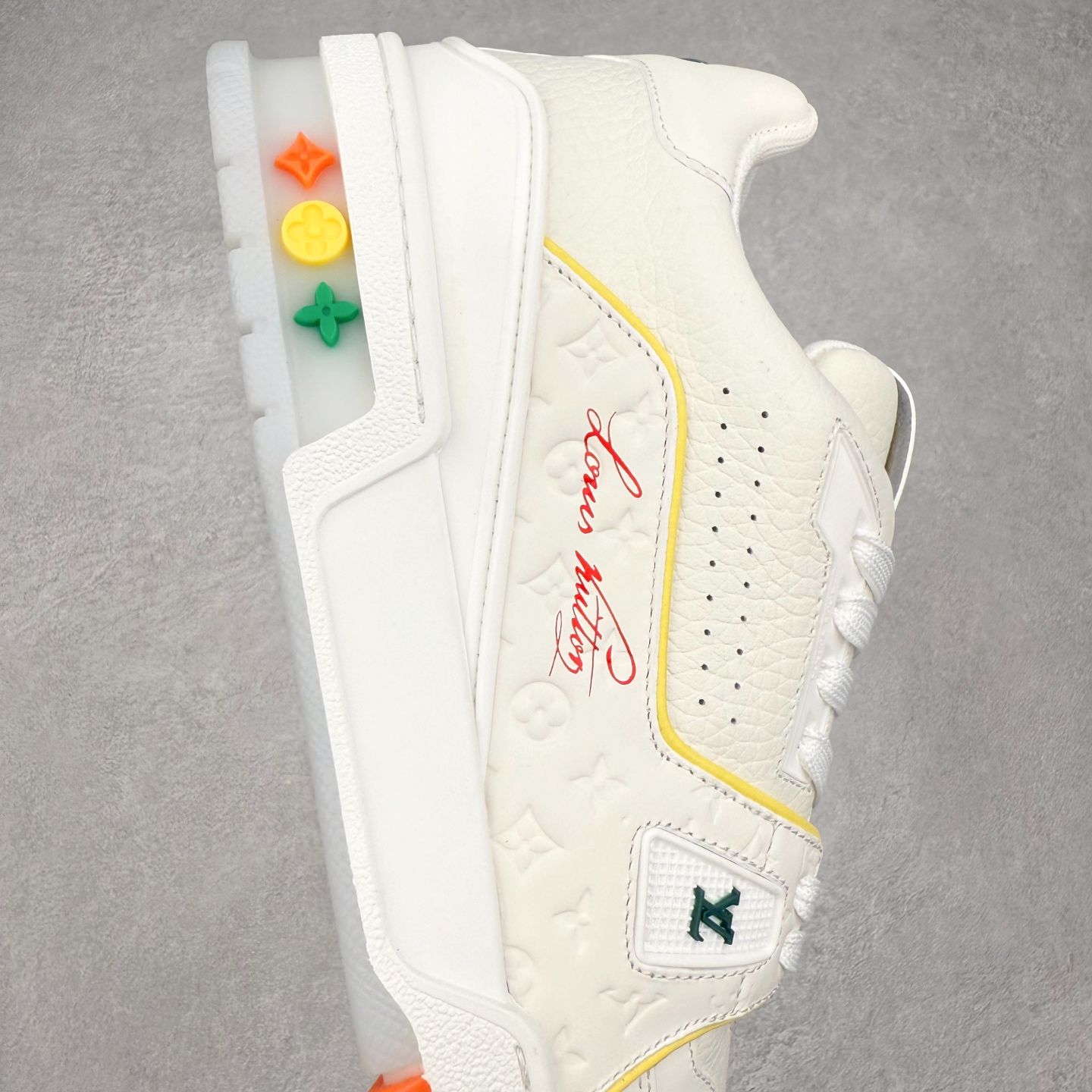 图片[6]-Louis Vuitton Trainer lv时装走秀运动鞋 完美鞋型超高的清洁度 零毛边线头瑕疵 全套原楦原纸版原鞋开模 全网最具灵魂的版型 正确原装黄色鞋盒 正确中底印花 鞋面印花3D高频深度立体 全鞋电脑针车 紧密相连 针距密度一致 环保乳胶注塑鞋垫 厚度脚感还原原版 皮面裁剪部位 统一油边封口工艺 原装橡胶大底含胶量大底组合零偏差 专柜全套包装 防尘袋 说明书 质保卡 男女鞋 尺码：35 36 37 38 39 40 41 42 43 44 45-选品中心