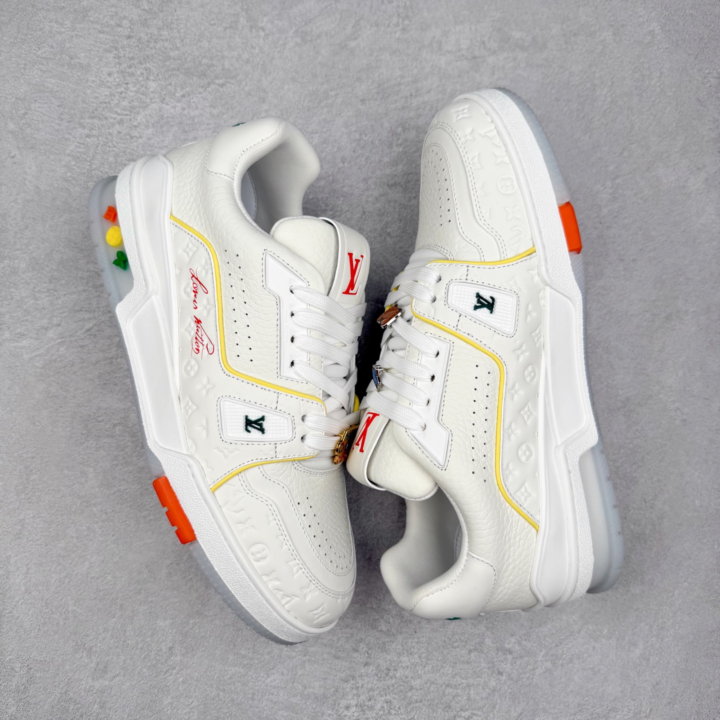 图片[3]-Louis Vuitton Trainer lv时装走秀运动鞋 完美鞋型超高的清洁度 零毛边线头瑕疵 全套原楦原纸版原鞋开模 全网最具灵魂的版型 正确原装黄色鞋盒 正确中底印花 鞋面印花3D高频深度立体 全鞋电脑针车 紧密相连 针距密度一致 环保乳胶注塑鞋垫 厚度脚感还原原版 皮面裁剪部位 统一油边封口工艺 原装橡胶大底含胶量大底组合零偏差 专柜全套包装 防尘袋 说明书 质保卡 男女鞋 尺码：35 36 37 38 39 40 41 42 43 44 45-选品中心