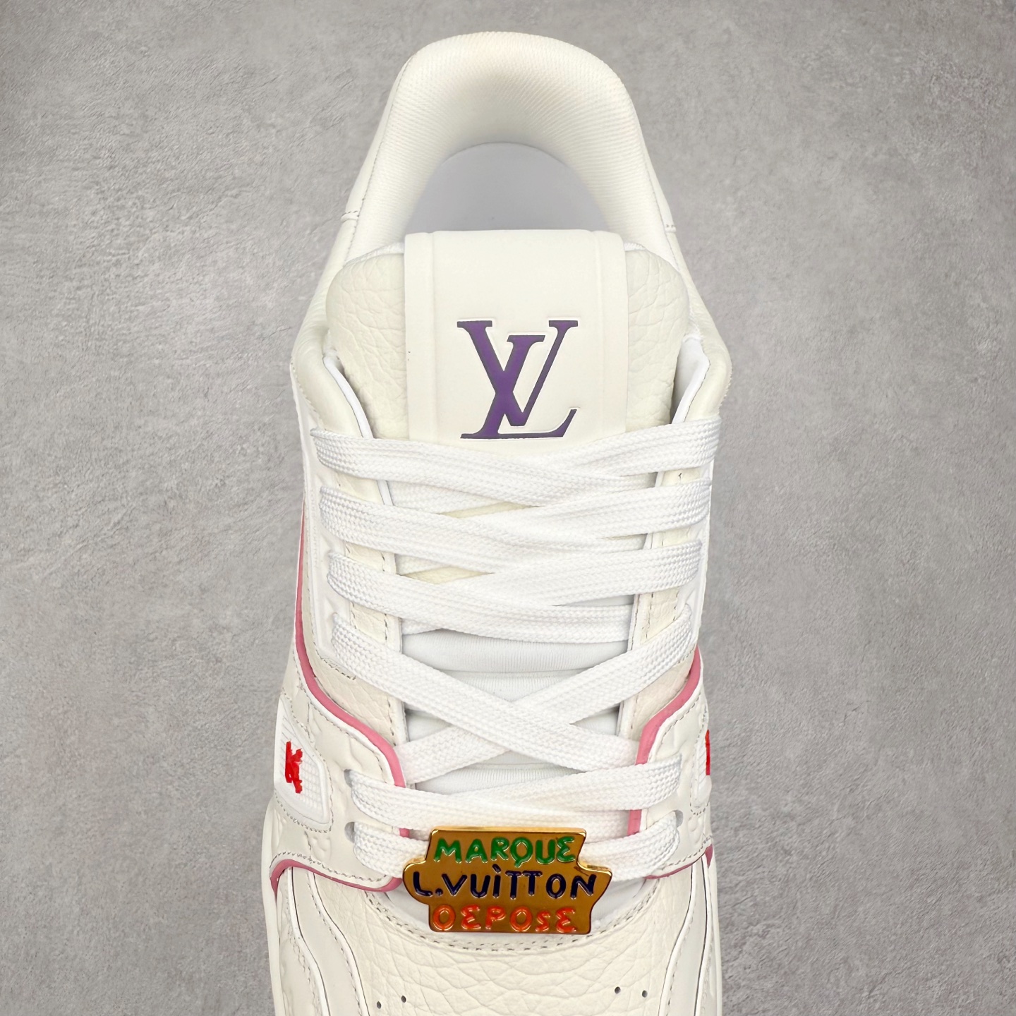 图片[5]-Louis Vuitton Trainer lv时装走秀运动鞋 完美鞋型超高的清洁度 零毛边线头瑕疵 全套原楦原纸版原鞋开模 全网最具灵魂的版型 正确原装黄色鞋盒 正确中底印花 鞋面印花3D高频深度立体 全鞋电脑针车 紧密相连 针距密度一致 环保乳胶注塑鞋垫 厚度脚感还原原版 皮面裁剪部位 统一油边封口工艺 原装橡胶大底含胶量大底组合零偏差 专柜全套包装 防尘袋 说明书 质保卡 男女鞋 尺码：35 36 37 38 39 40 41 42 43 44 45-选品中心